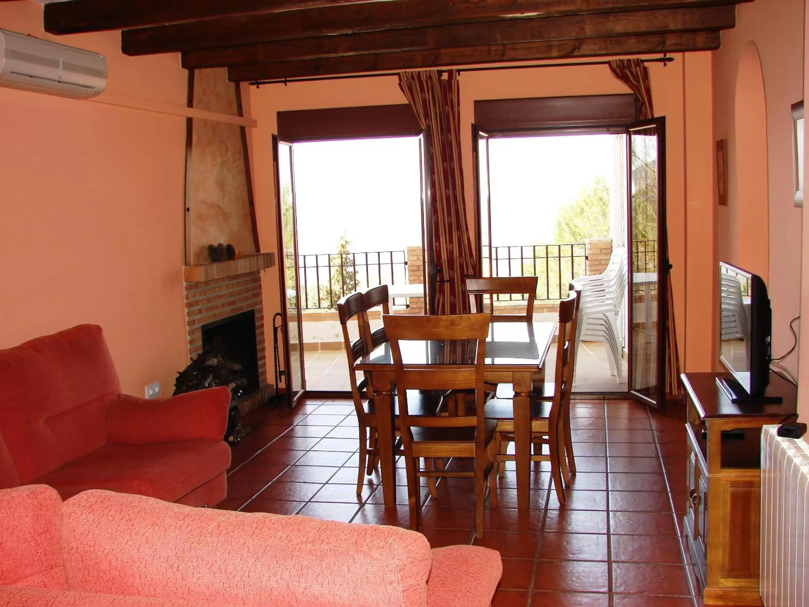 Living room, Dining Area in Apartamentos Sierra de Segura