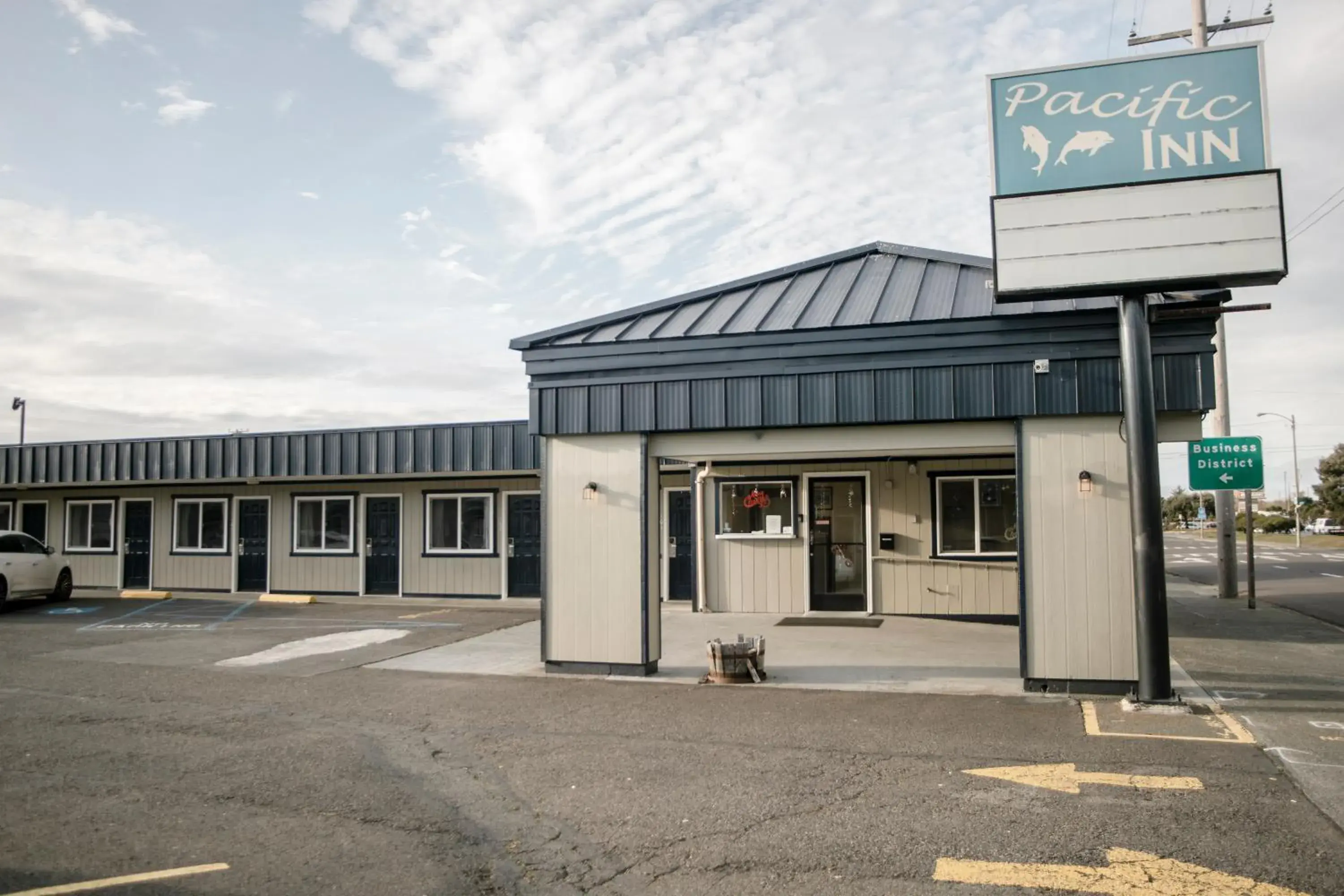 Property logo or sign in Pacific Inn Property logo or sign in Pacific Inn