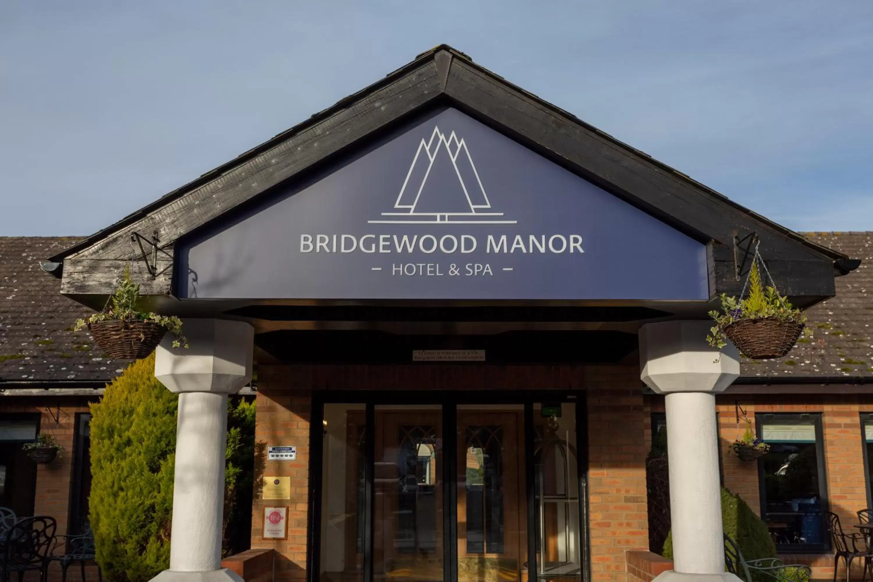Facade/entrance in Bridgewood Manor Hotel & Spa Facade/entrance in Bridgewood Manor Hotel & Spa