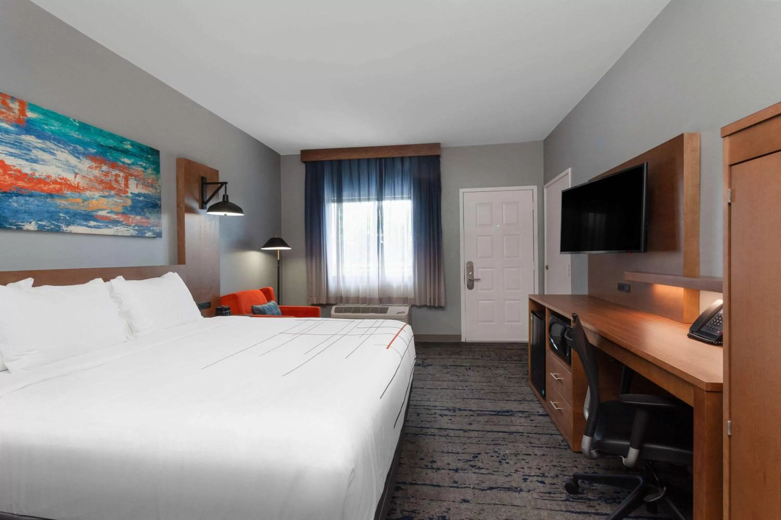 Photo of the whole room, Bed in La Quinta by Wyndham Ft. Myers - Sanibel Gateway