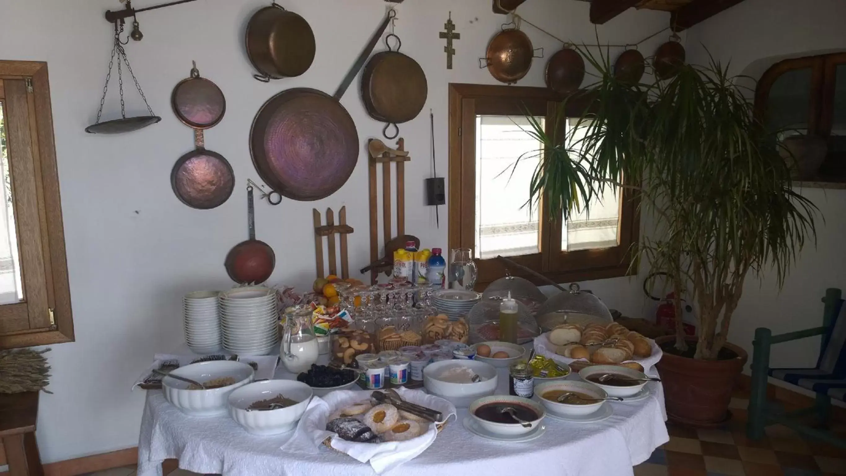 Coffee/tea facilities, Breakfast in Hotel Su Barchile