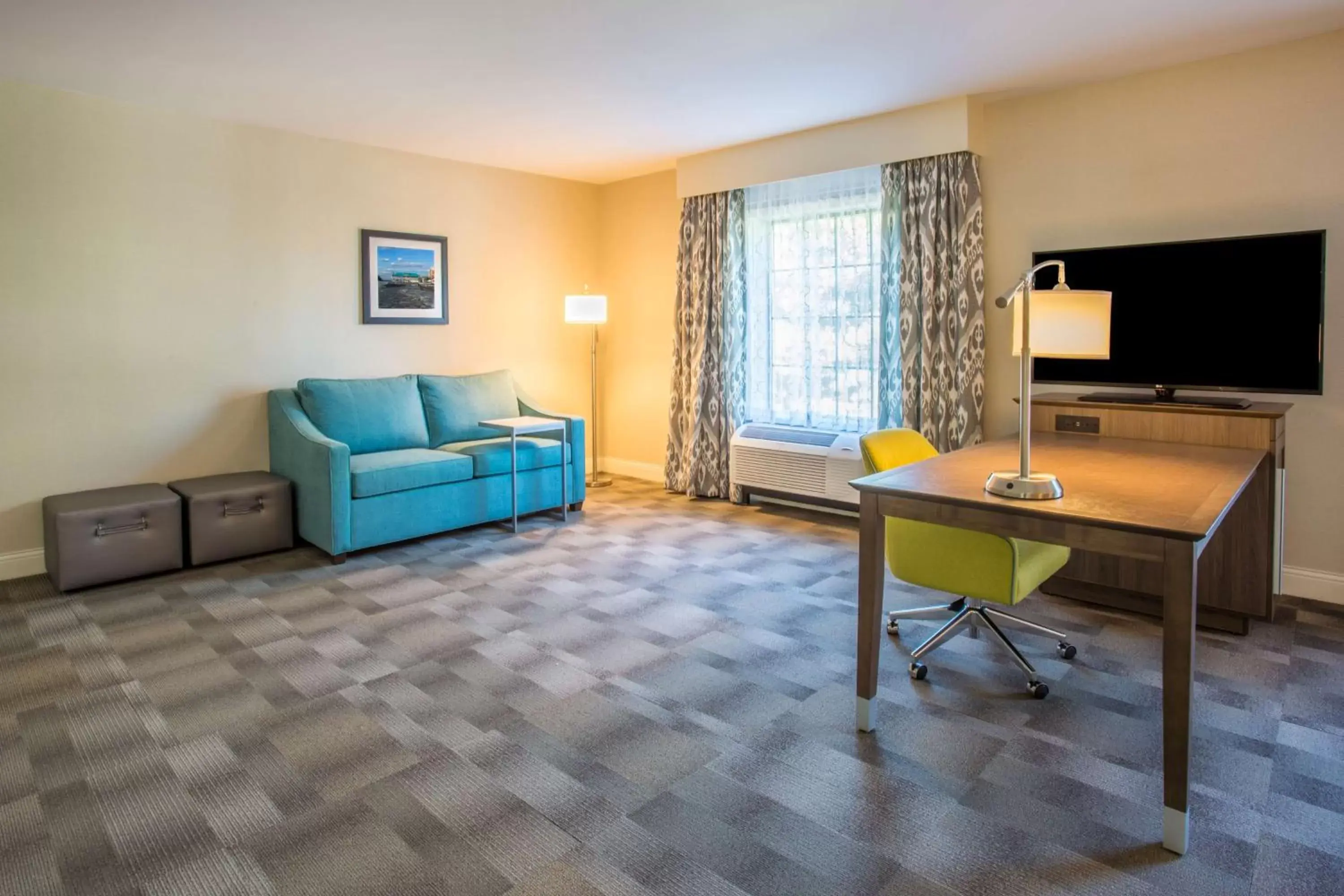 Living room, Seating Area in Hampton Inn & Suites Yonkers - Westchester