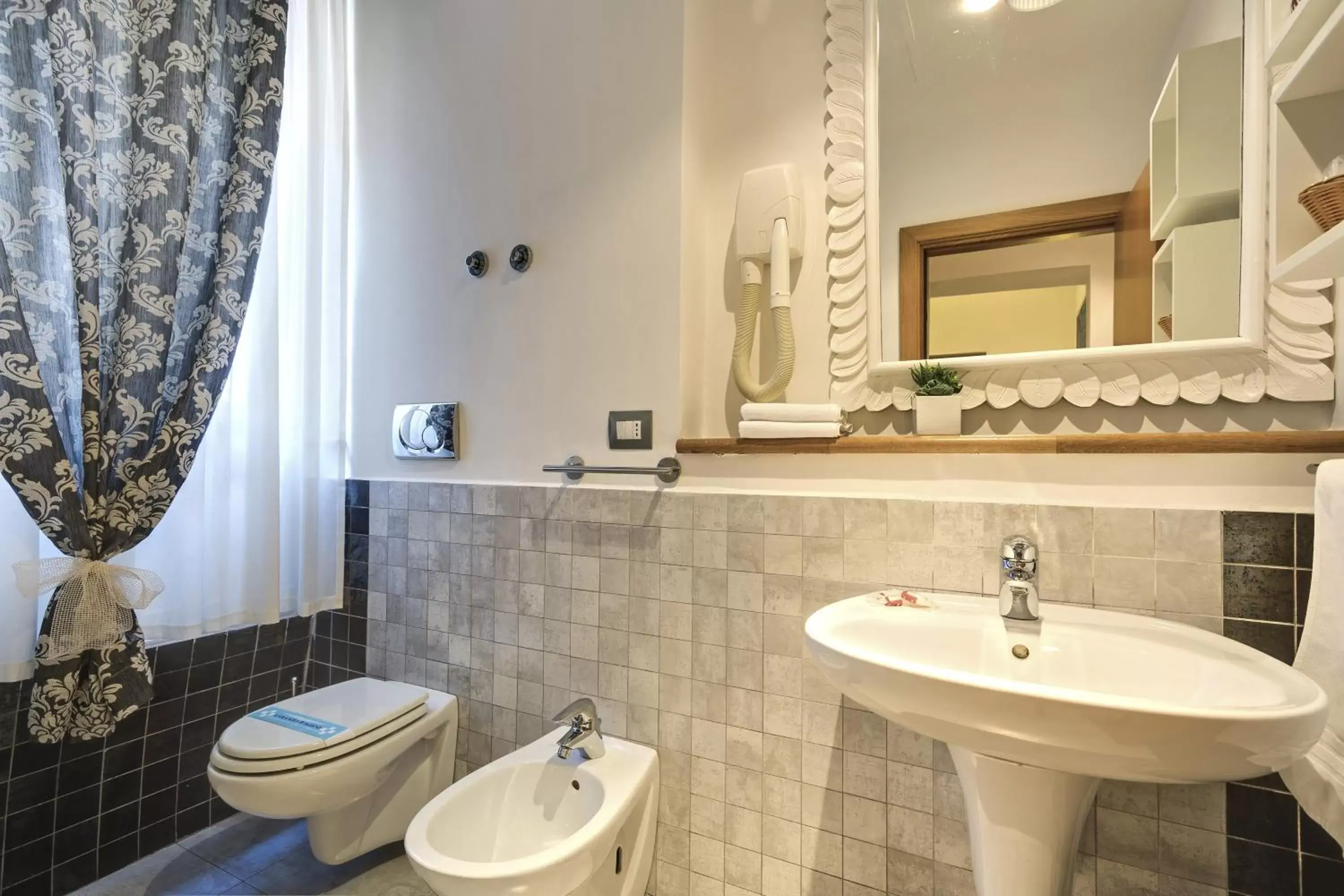 Bathroom in Hotel Marcantonio