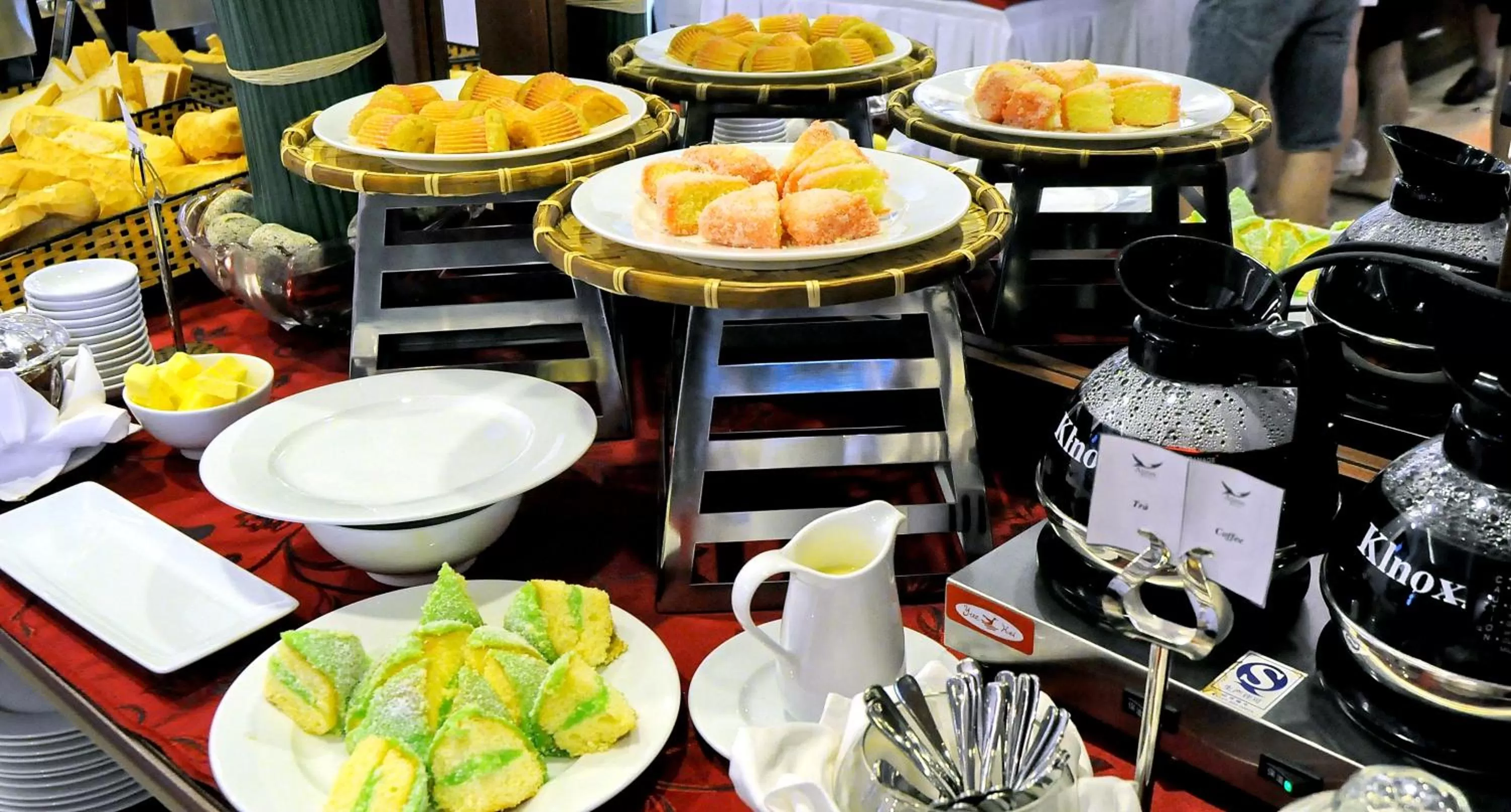 Restaurant/places to eat in Apus Hotel