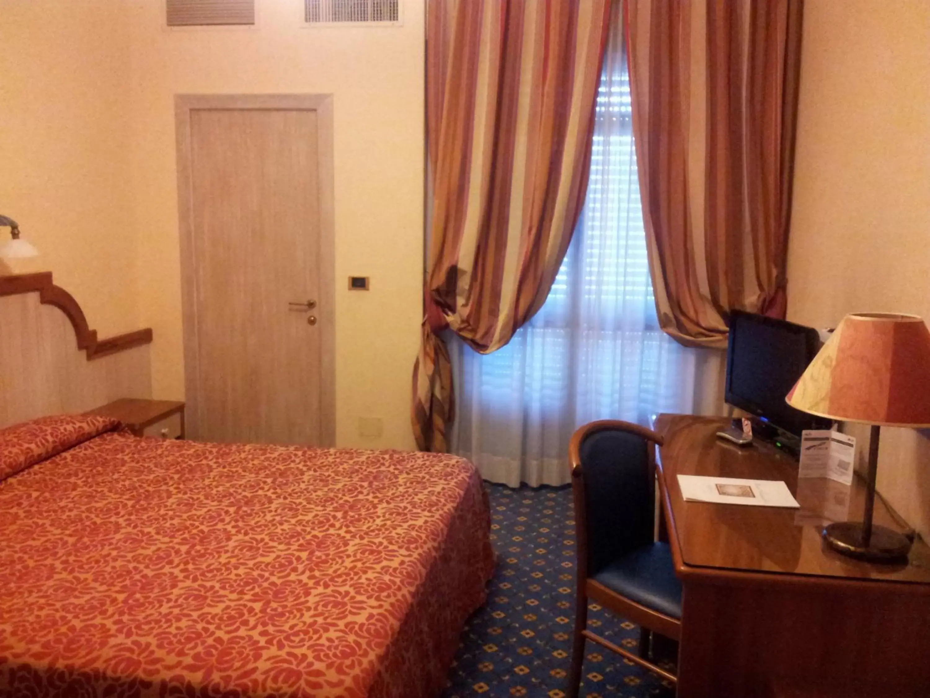 Bedroom, Bed in Hotel Promenade