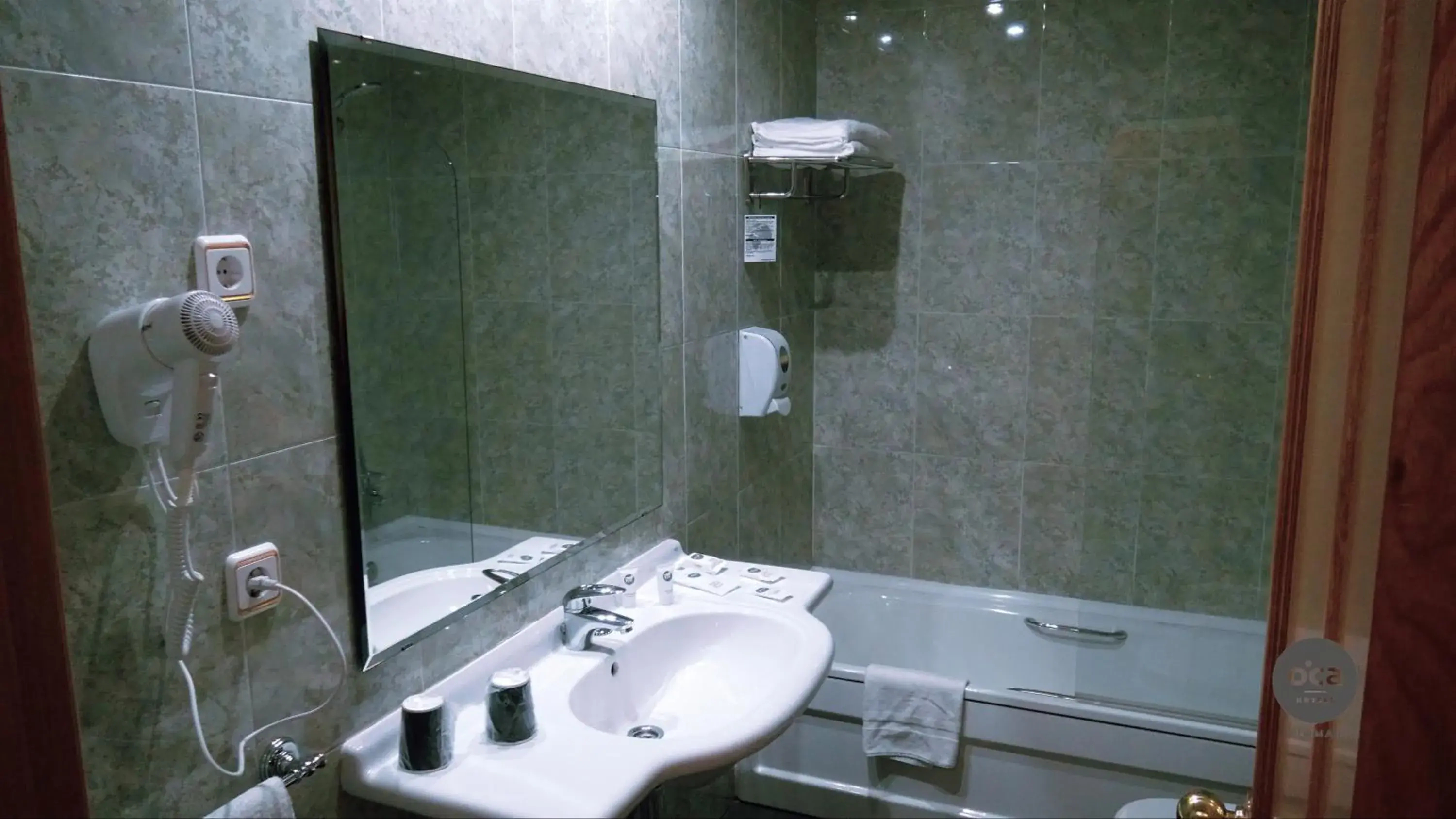 Bathroom in Hotel Oca Vermar