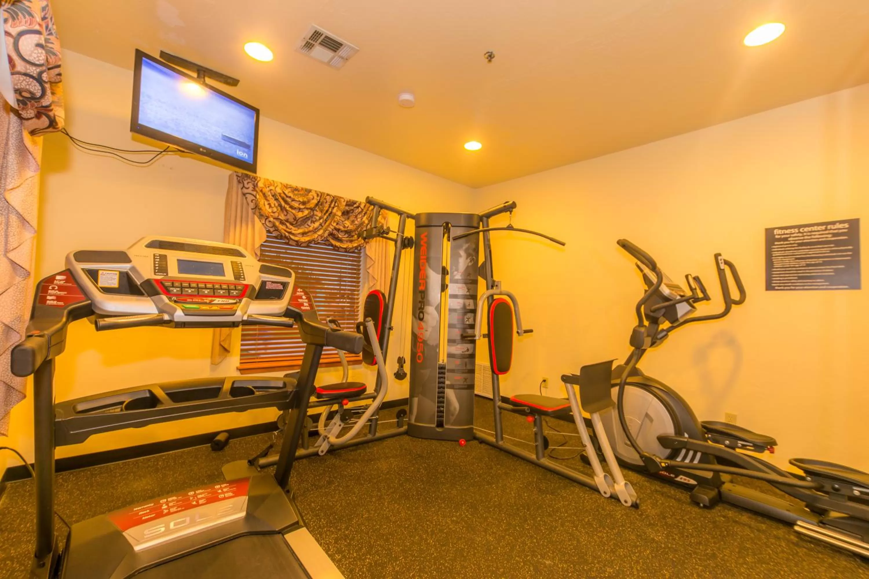 Fitness centre/facilities in Howard Johnson by Wyndham Oklahoma City OKC Airport, Fairgrounds, I40