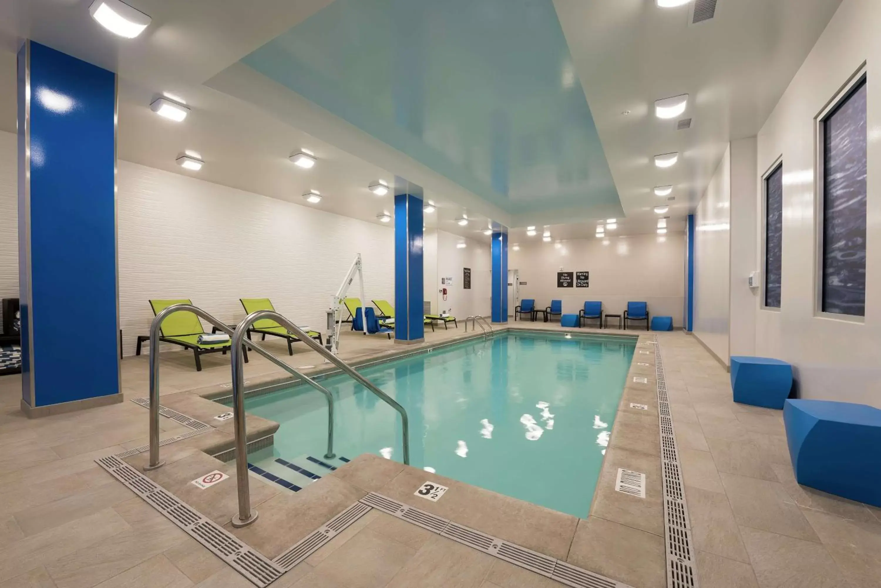 Swimming Pool in Homewood Suites by Hilton Grand Rapids Downtown