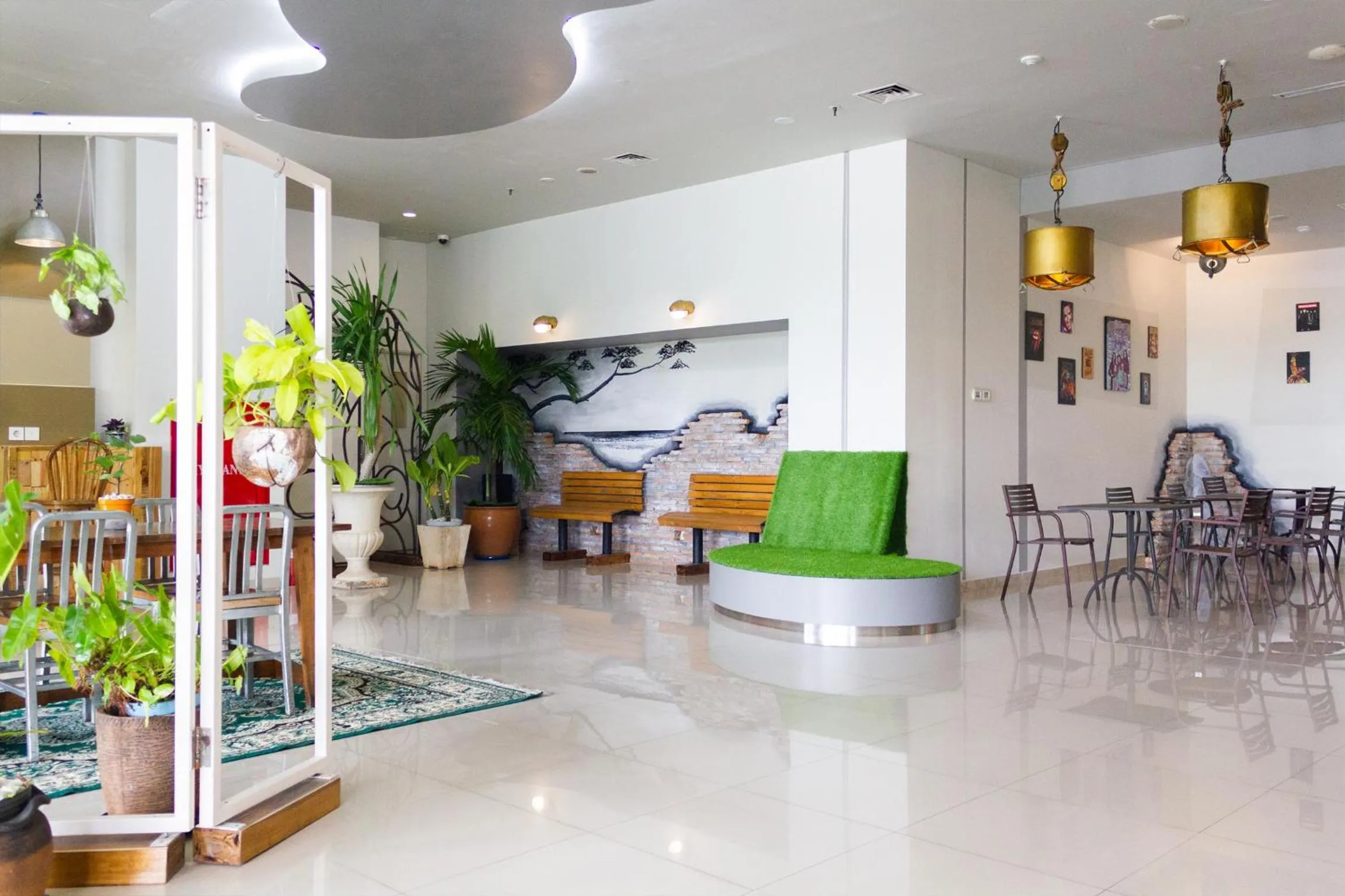 Lobby or reception in POP! Hotel Kelapa Gading