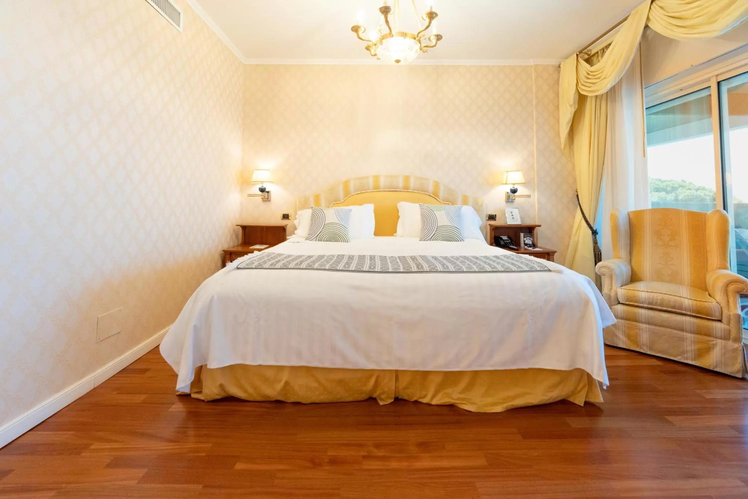Bed in Grand Hotel Del Mare Resort & Spa