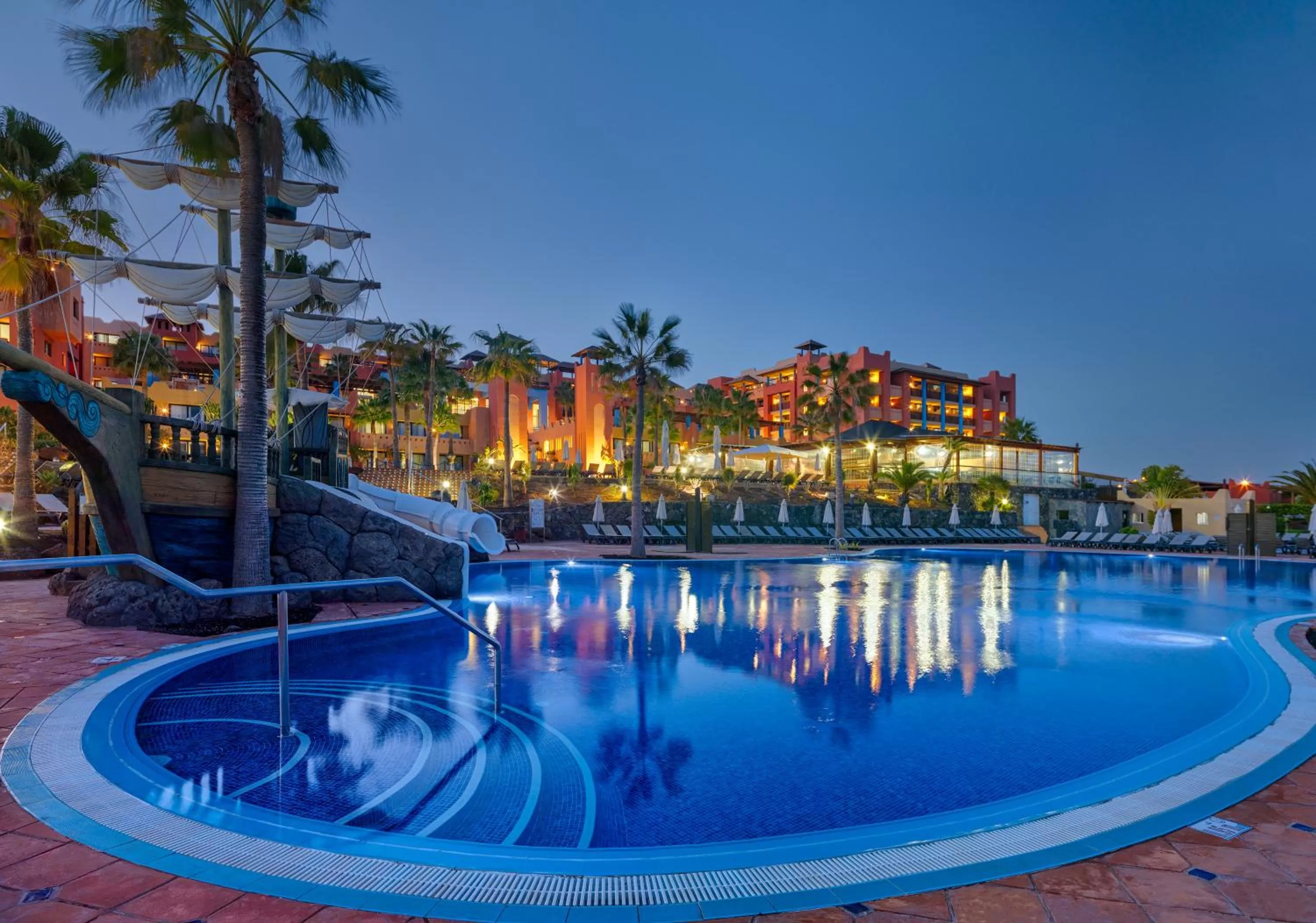 Swimming pool in H10 Tindaya