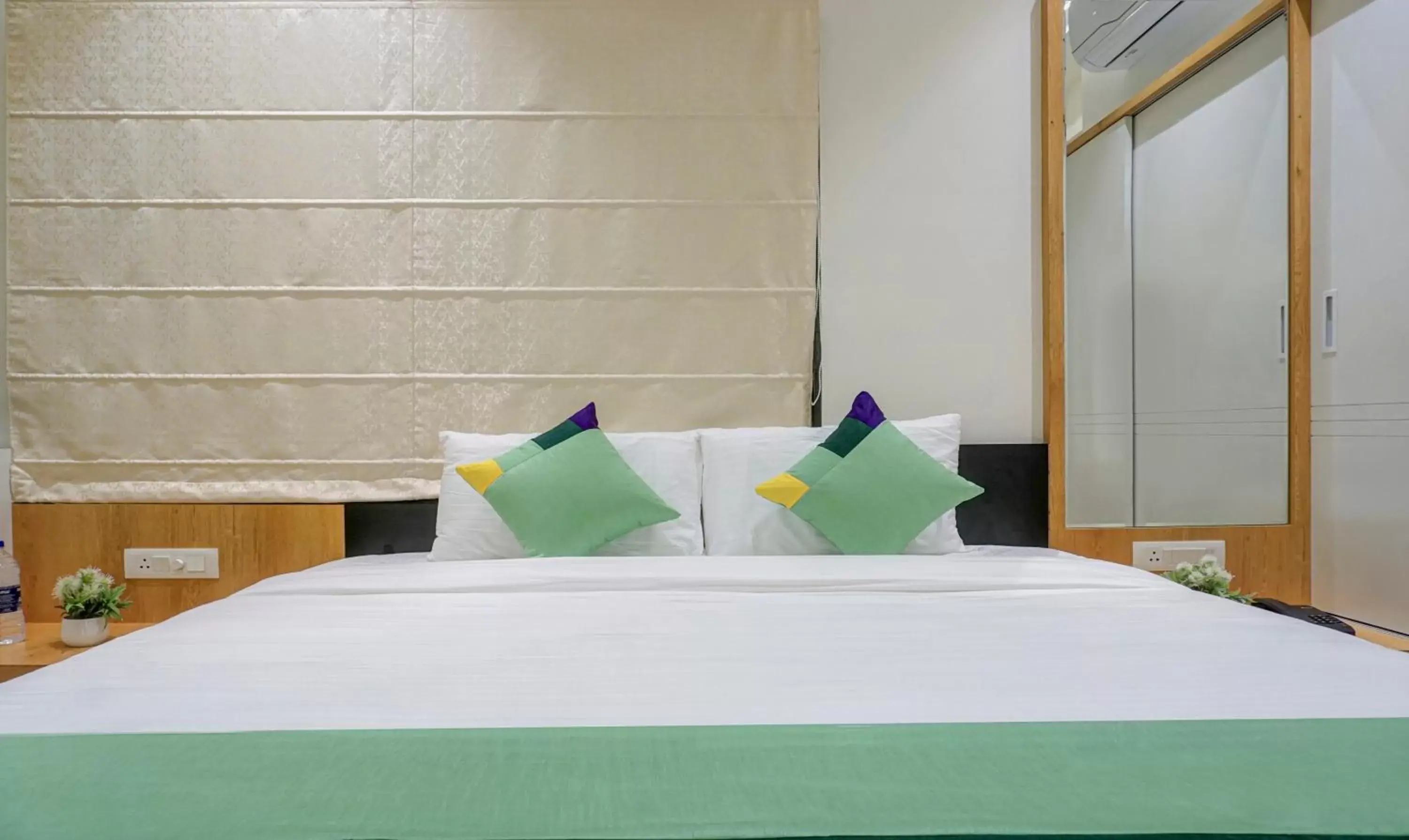 Bedroom, Bed in Treebo The Utsav, Nashik Bedroom, Bed in Treebo The Utsav, Nashik