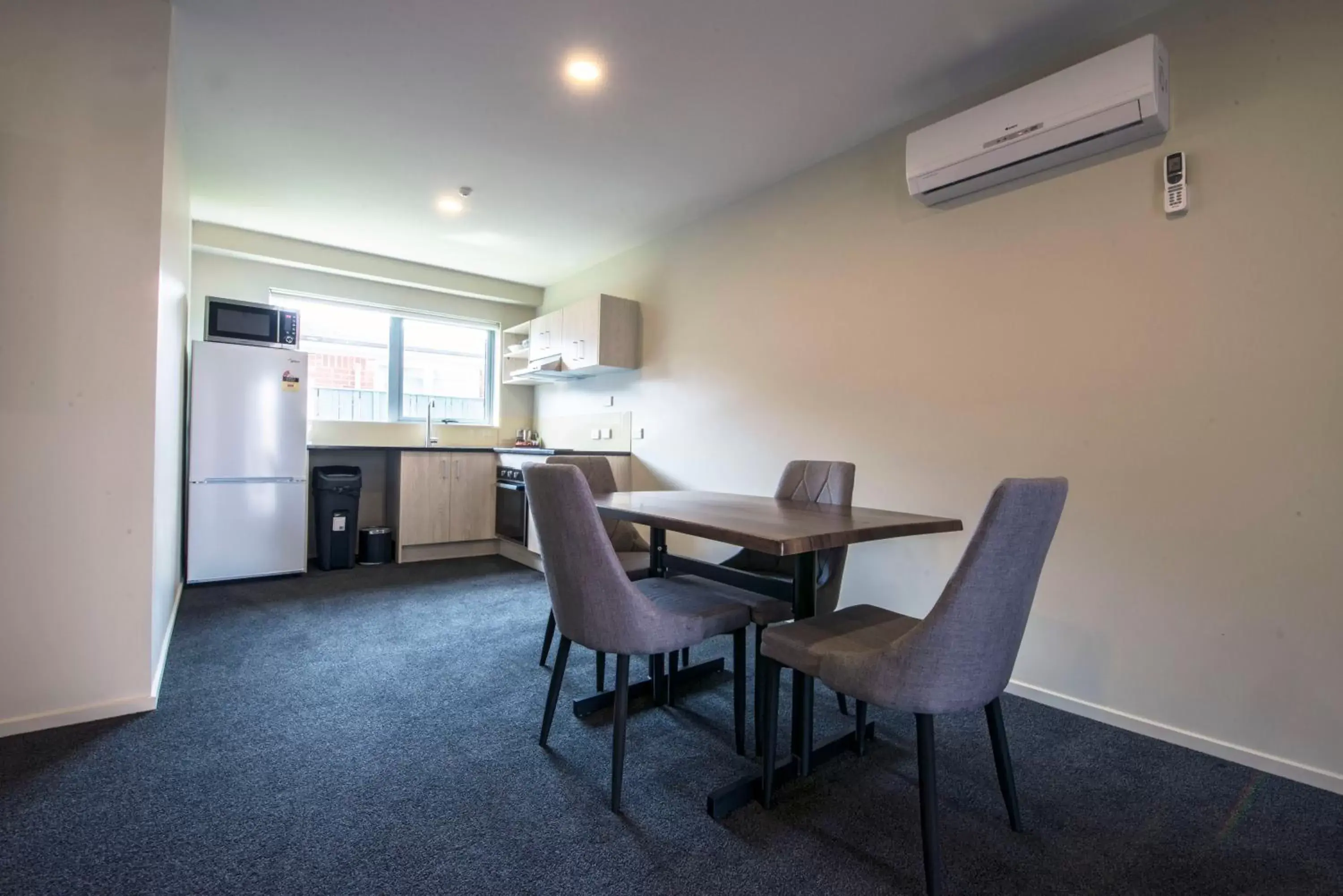 Dining Area in Ellerslie Palms Motel