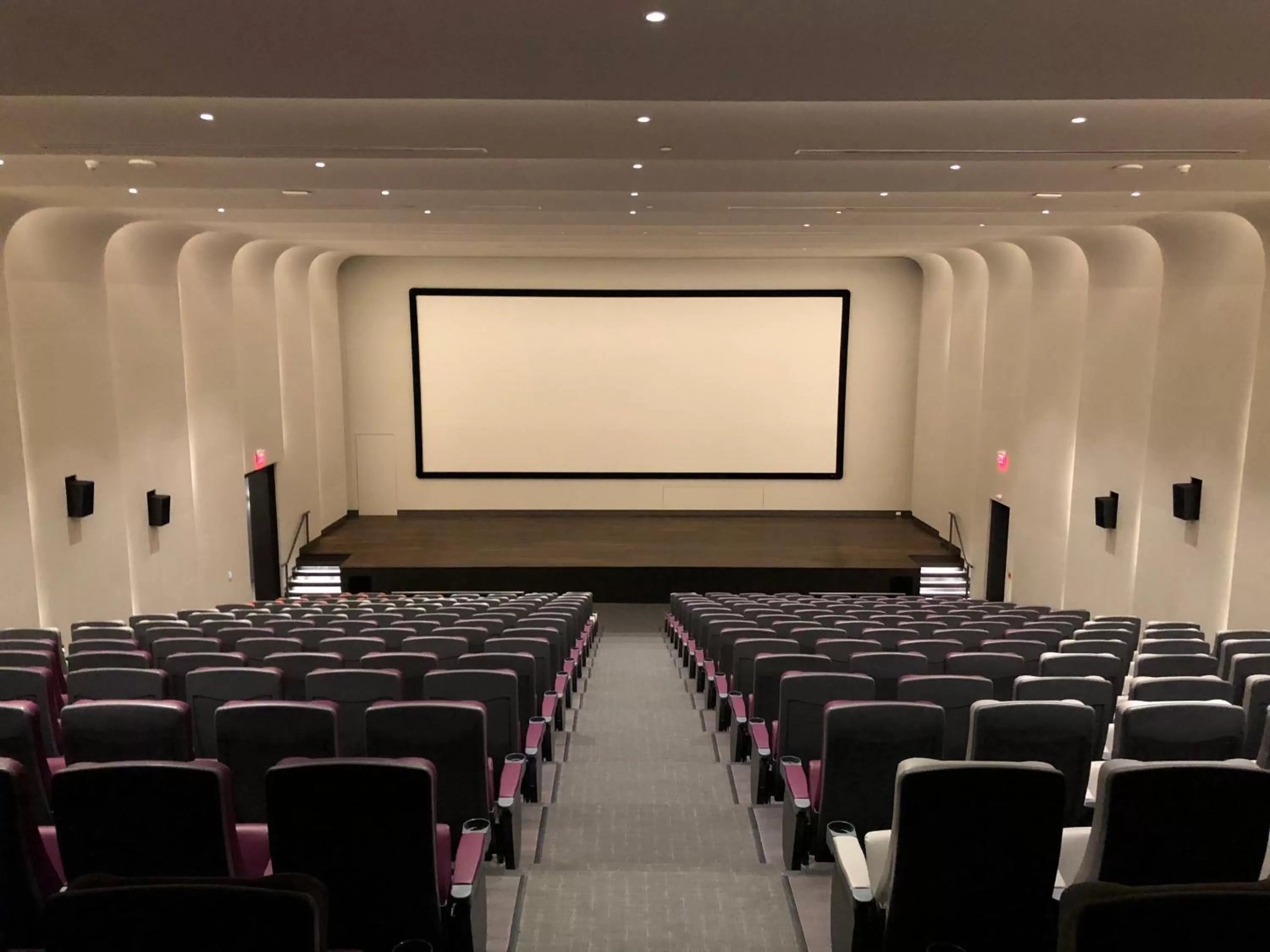 Area and facilities in Hotel X Toronto, a Destination by Hyatt Hotel