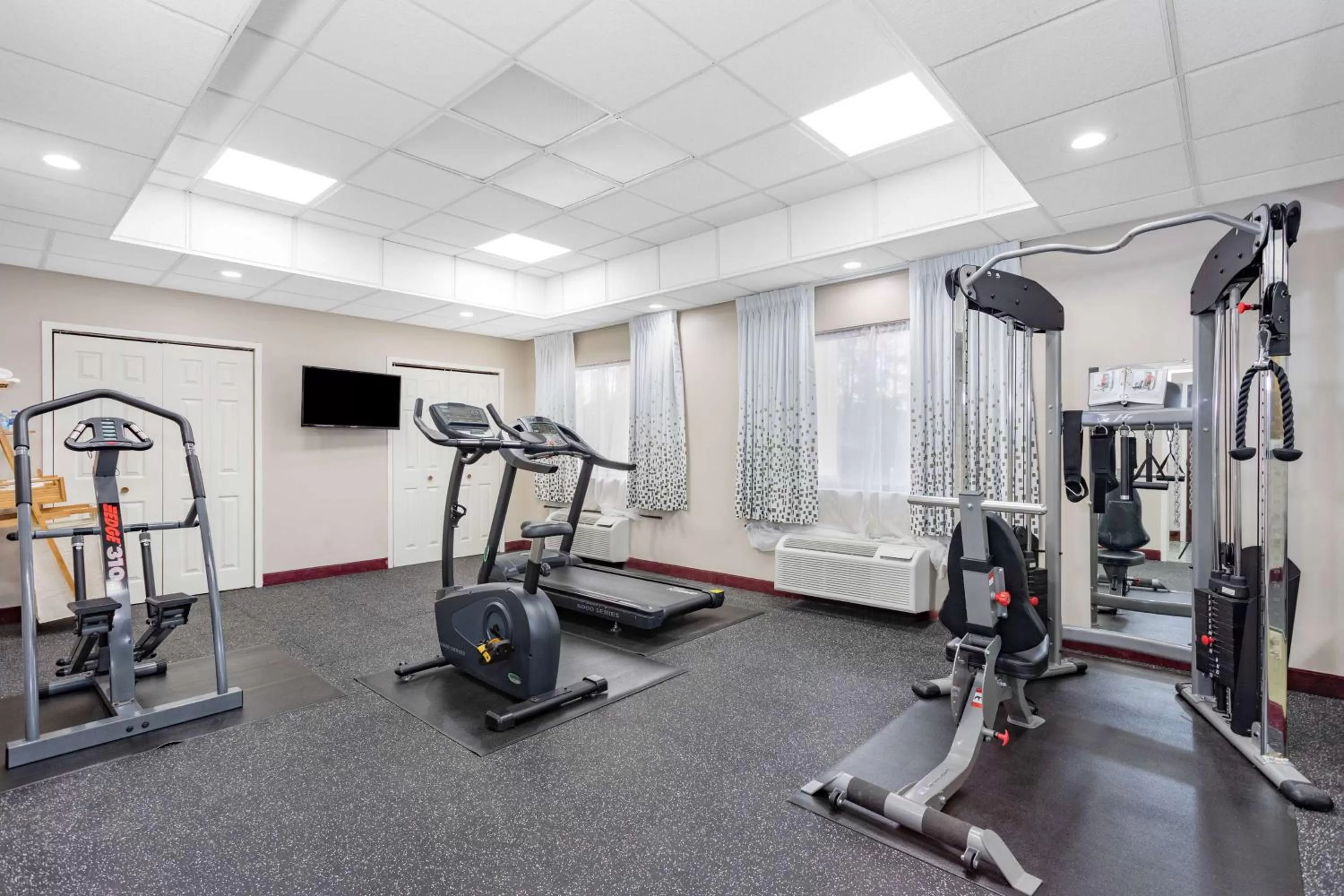 Fitness centre/facilities in Baymont by Wyndham Midway Tallahassee