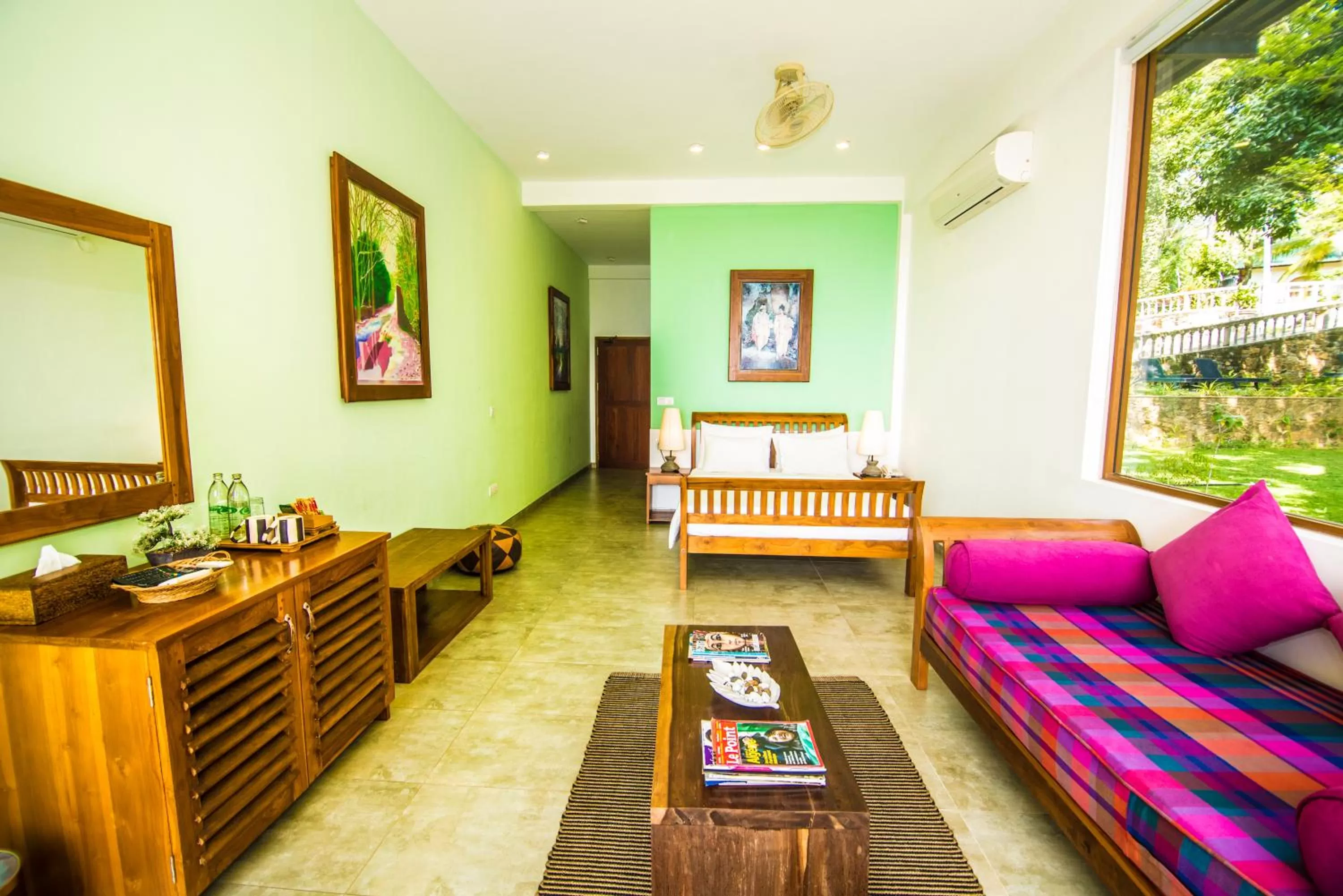 Living room, Bed in Ella Planters Bungalow