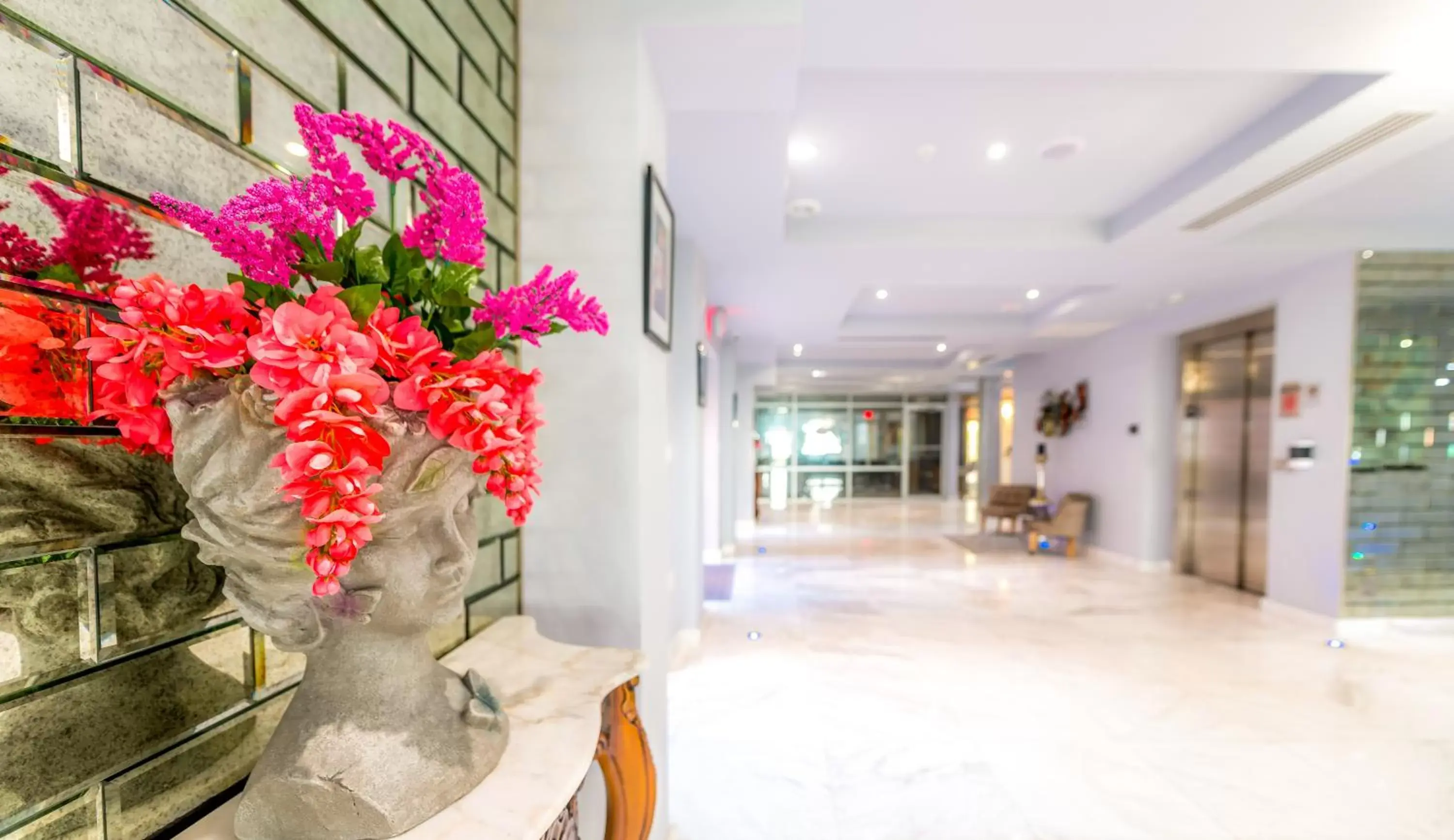 Lounge or bar, Lobby/Reception in Secret Garden Miami Beach