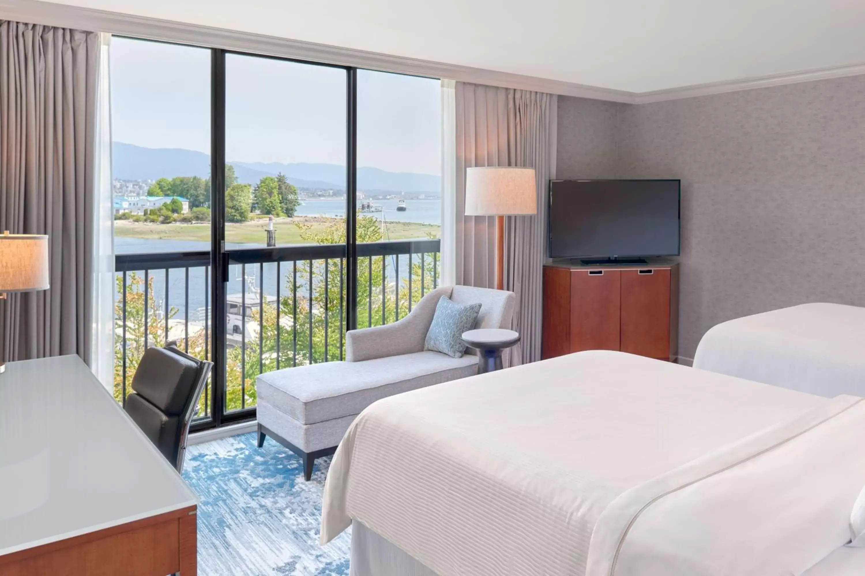 Photo of the whole room, Bed in The Westin Bayshore, Vancouver