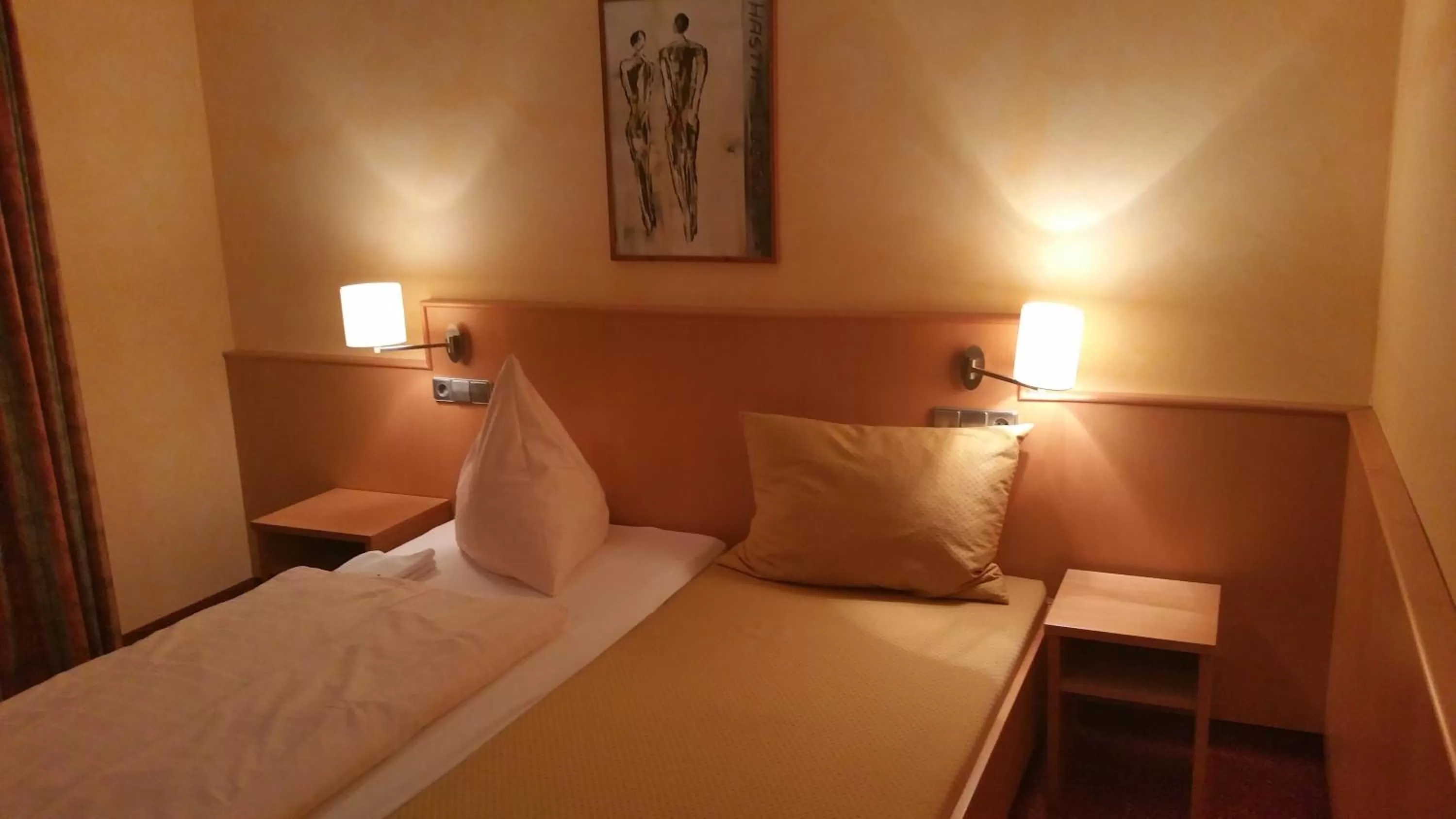 Photo of the whole room, Bed in Hotel-Restaurant Fröhlich