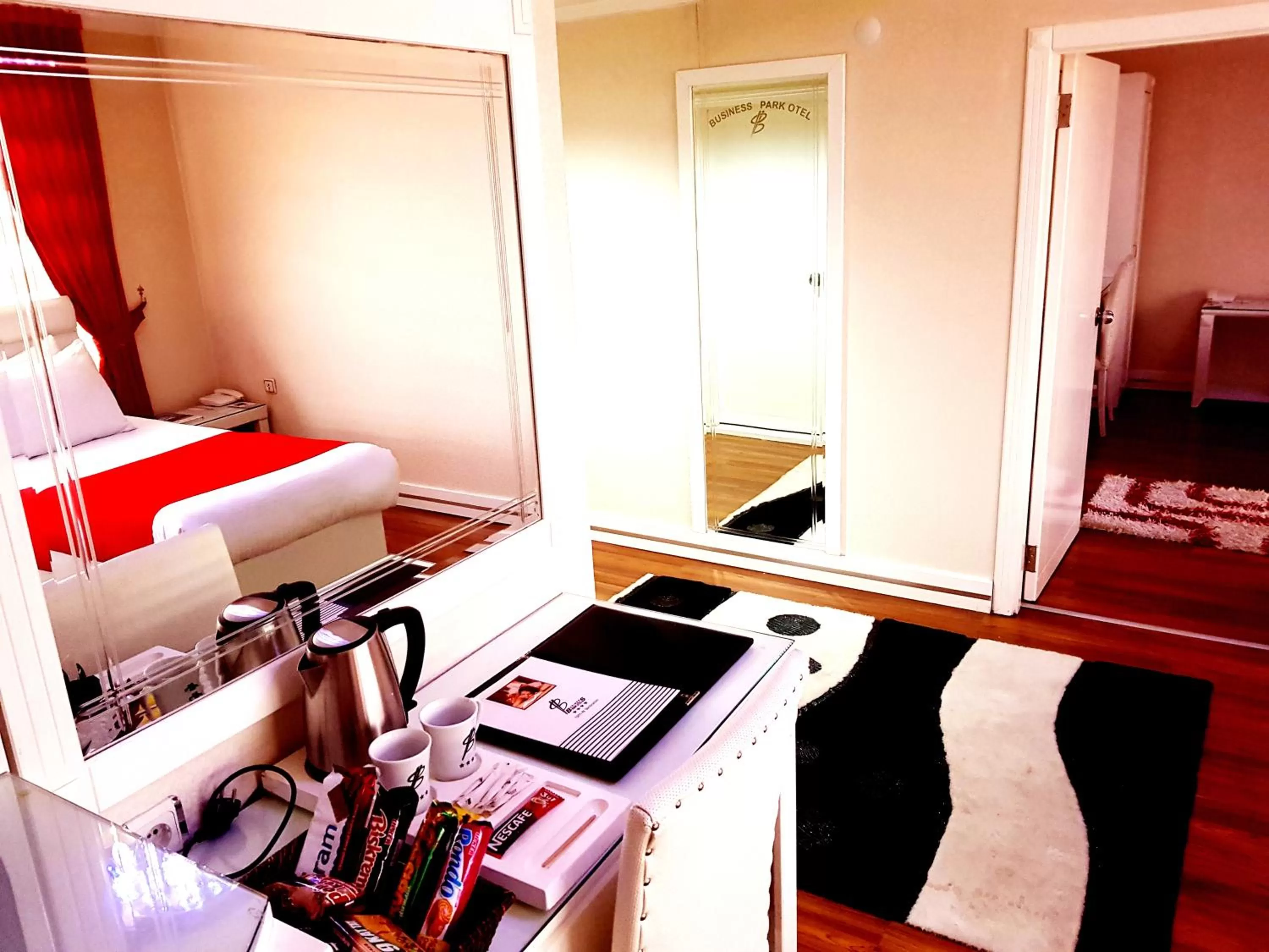 Coffee/tea facilities, Bed in Business Park Hotel