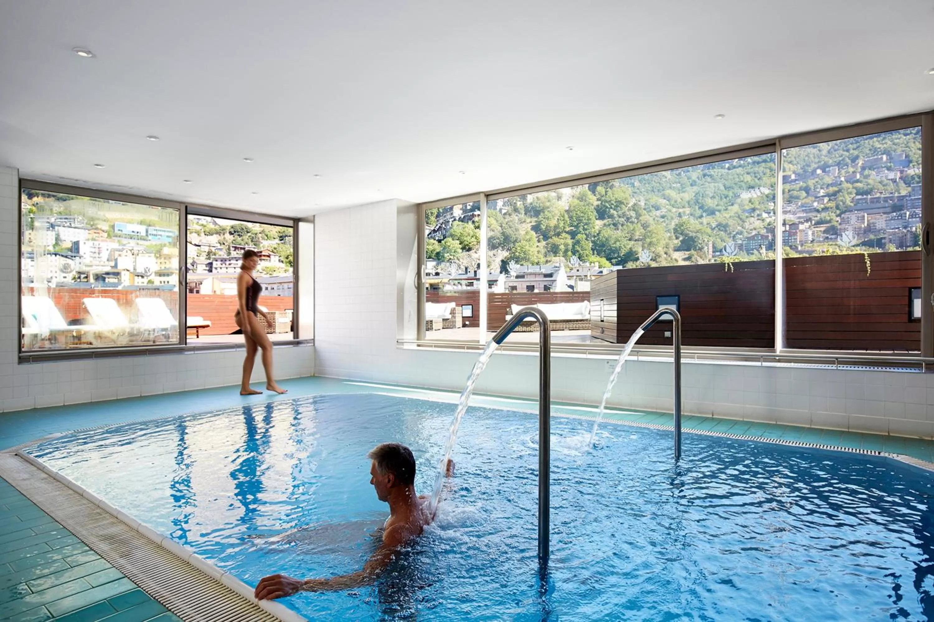 Swimming pool in Hesperia Andorra