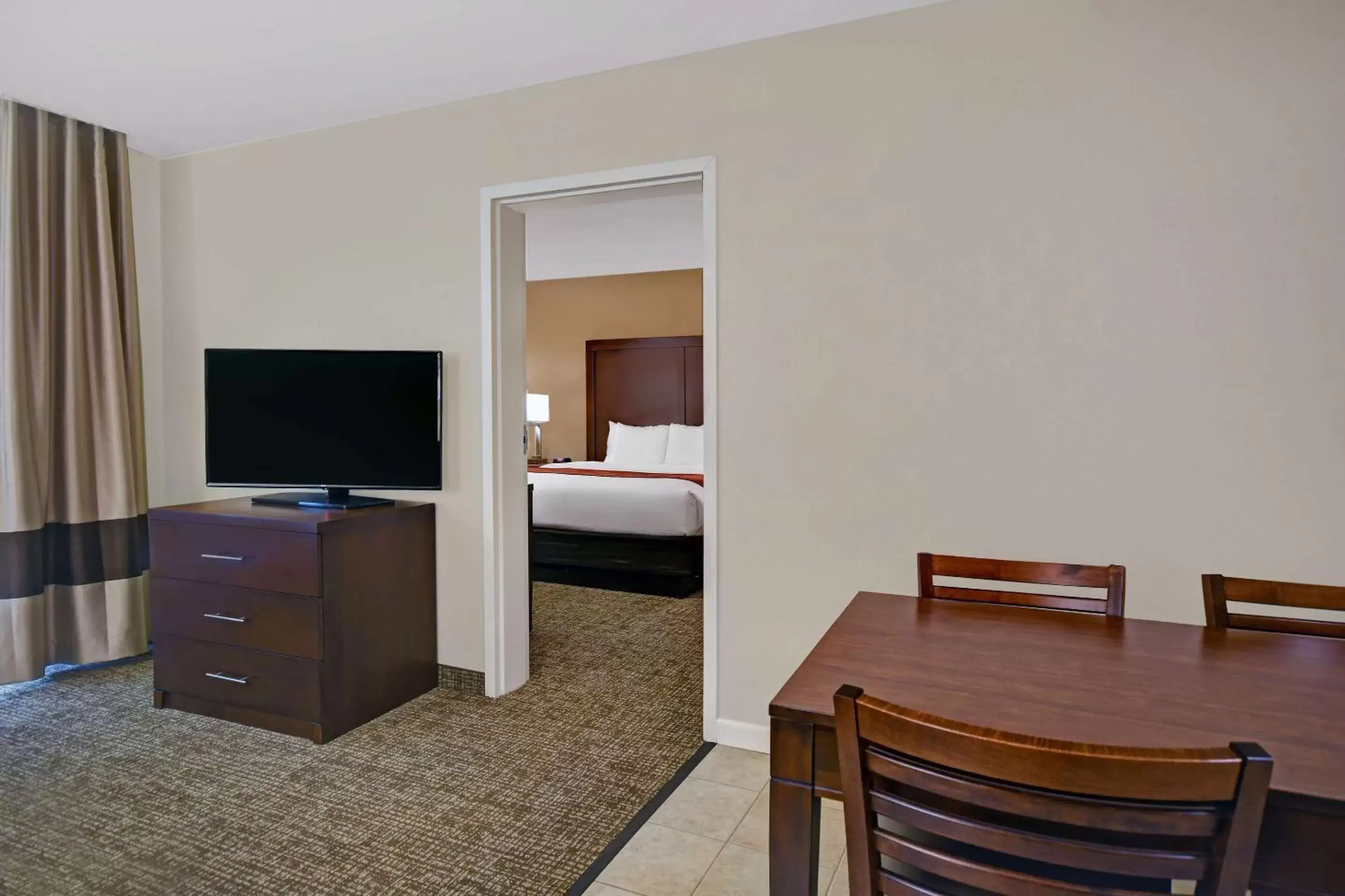 Bedroom, TV/Entertainment Center in Comfort Inn & Suites Wilton
