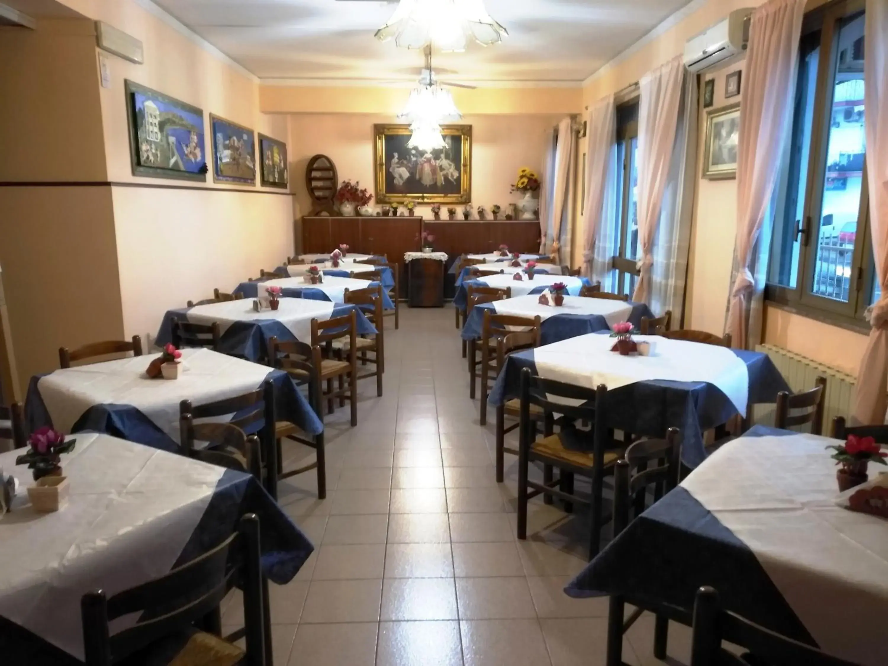 Restaurant/Places to Eat in Hotel Eliseo