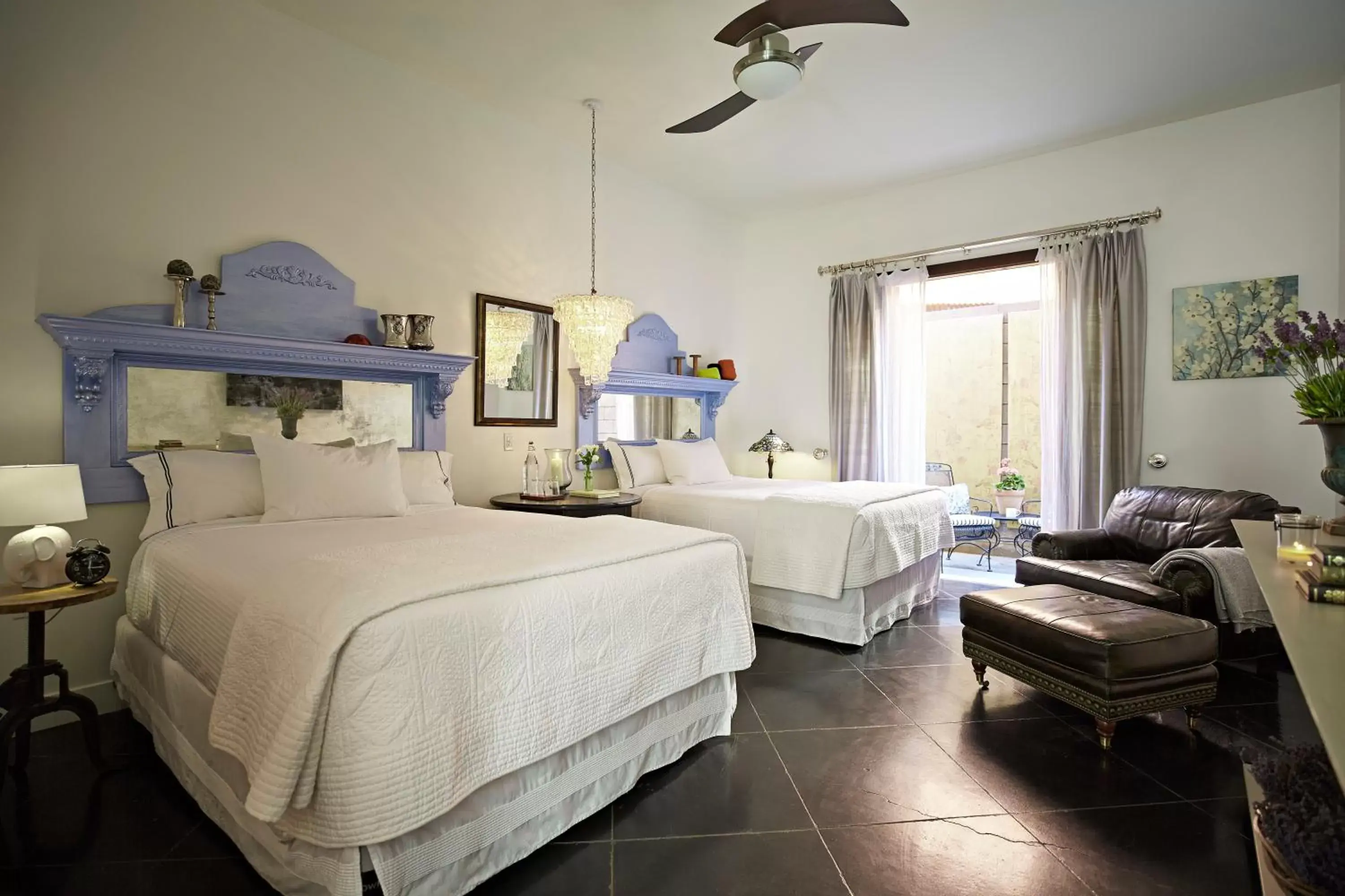 Deluxe Quadruple Room in Bespoke Inn Scottsdale