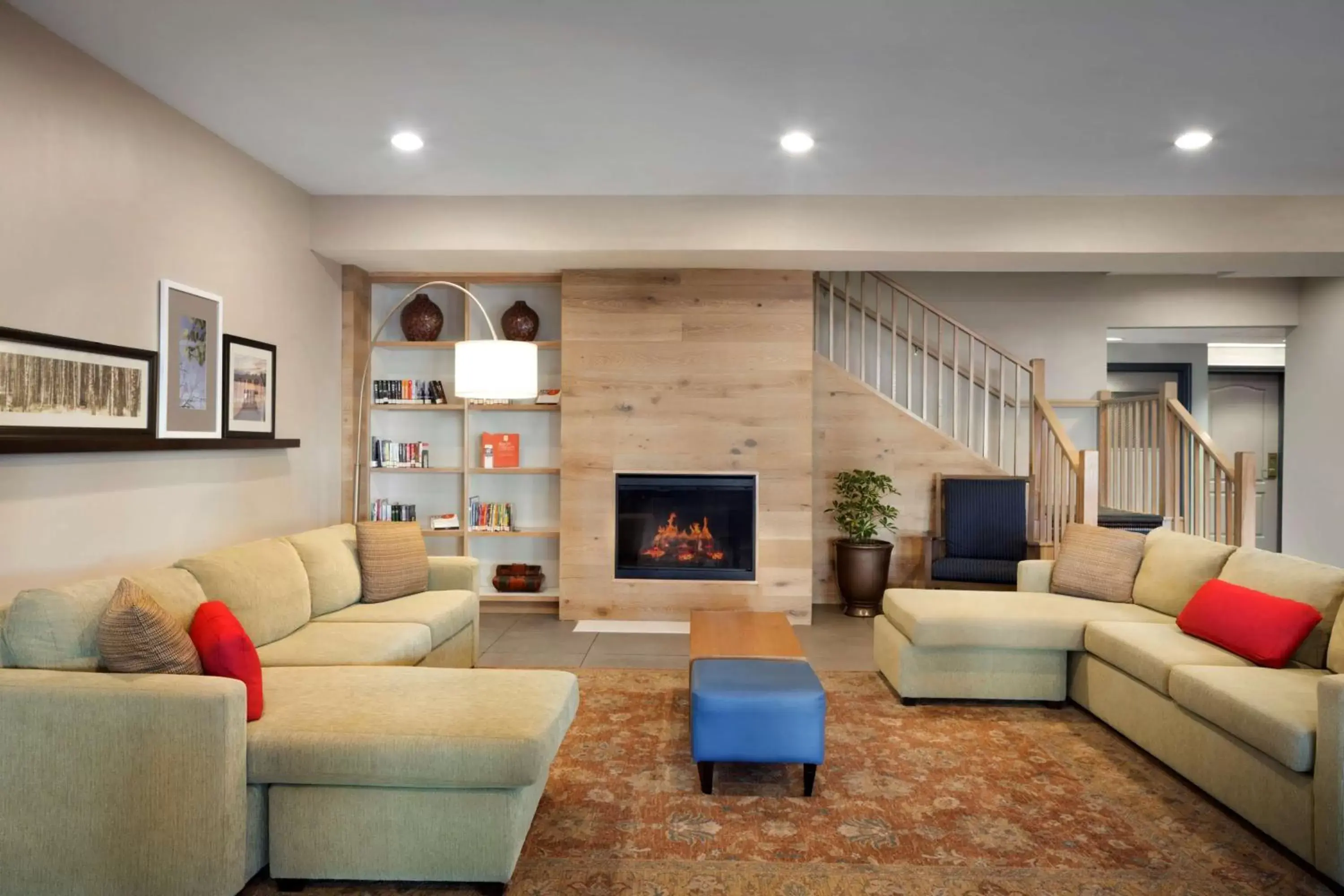 Lobby or reception, Seating Area in Country Inn & Suites by Radisson, Camp Springs (Andrews Air Force Base), MD