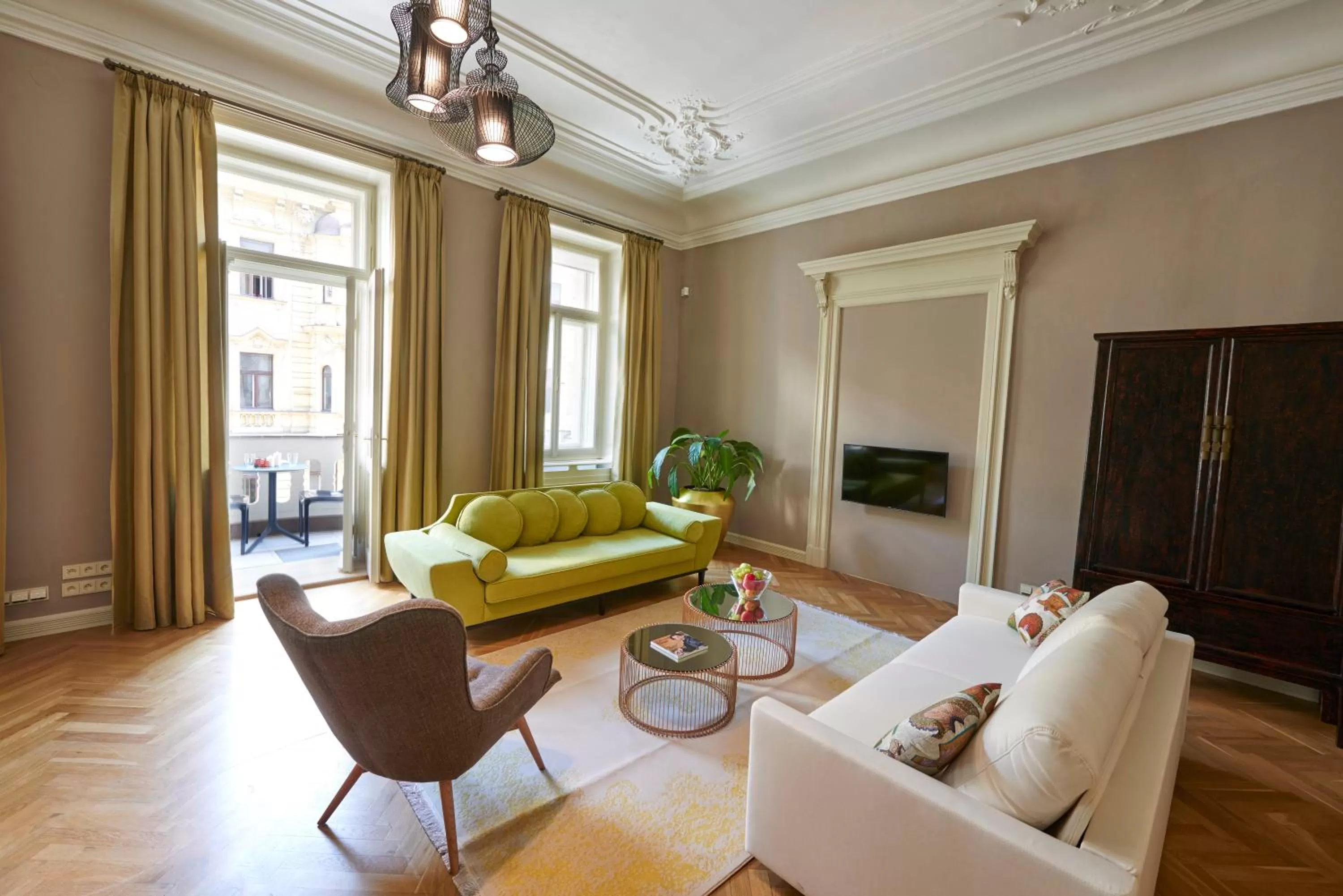 Living room in Grand Central Residence by TKC