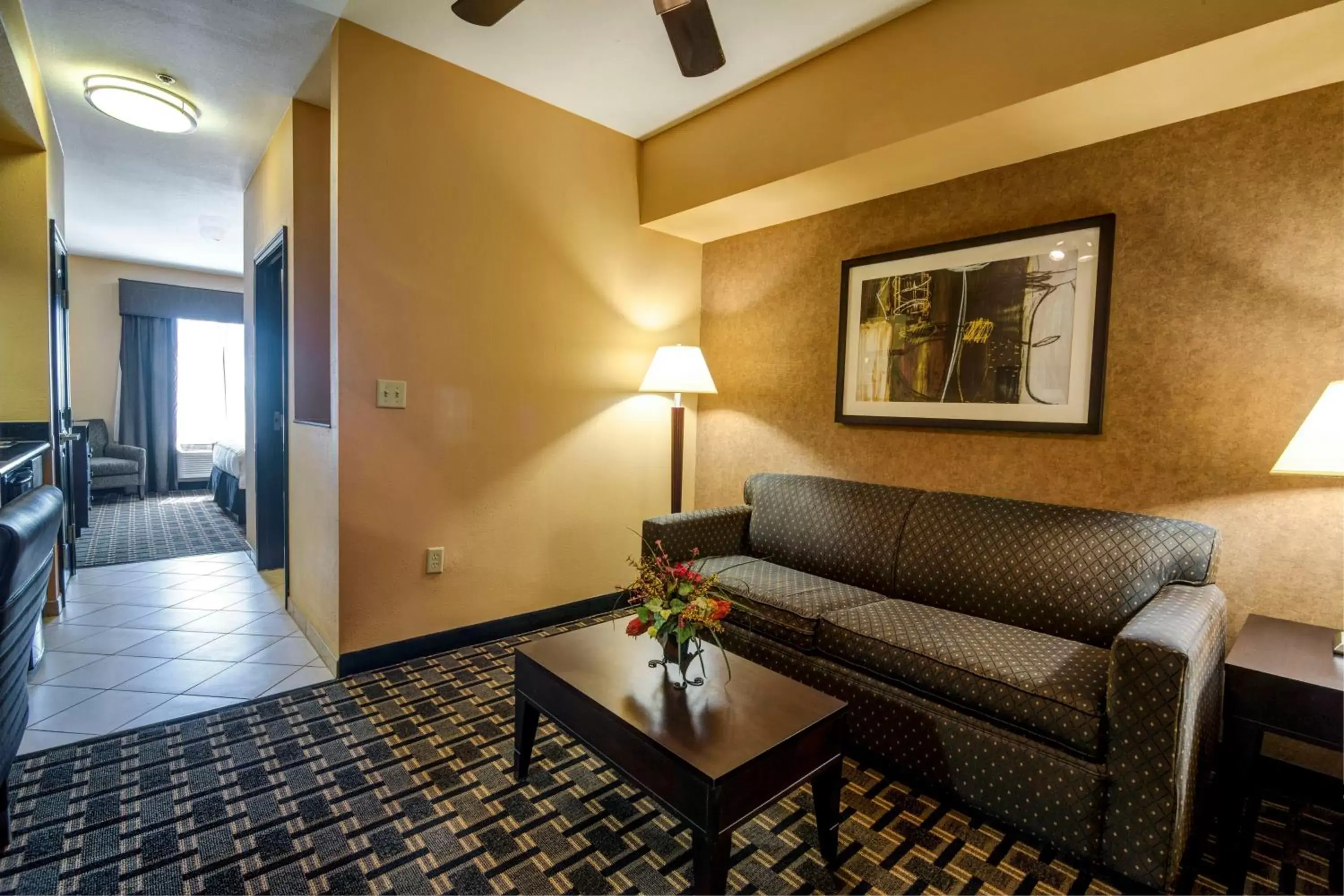 Bedroom, Seating Area in Holiday Inn Arlington Northeast, an IHG Hotel