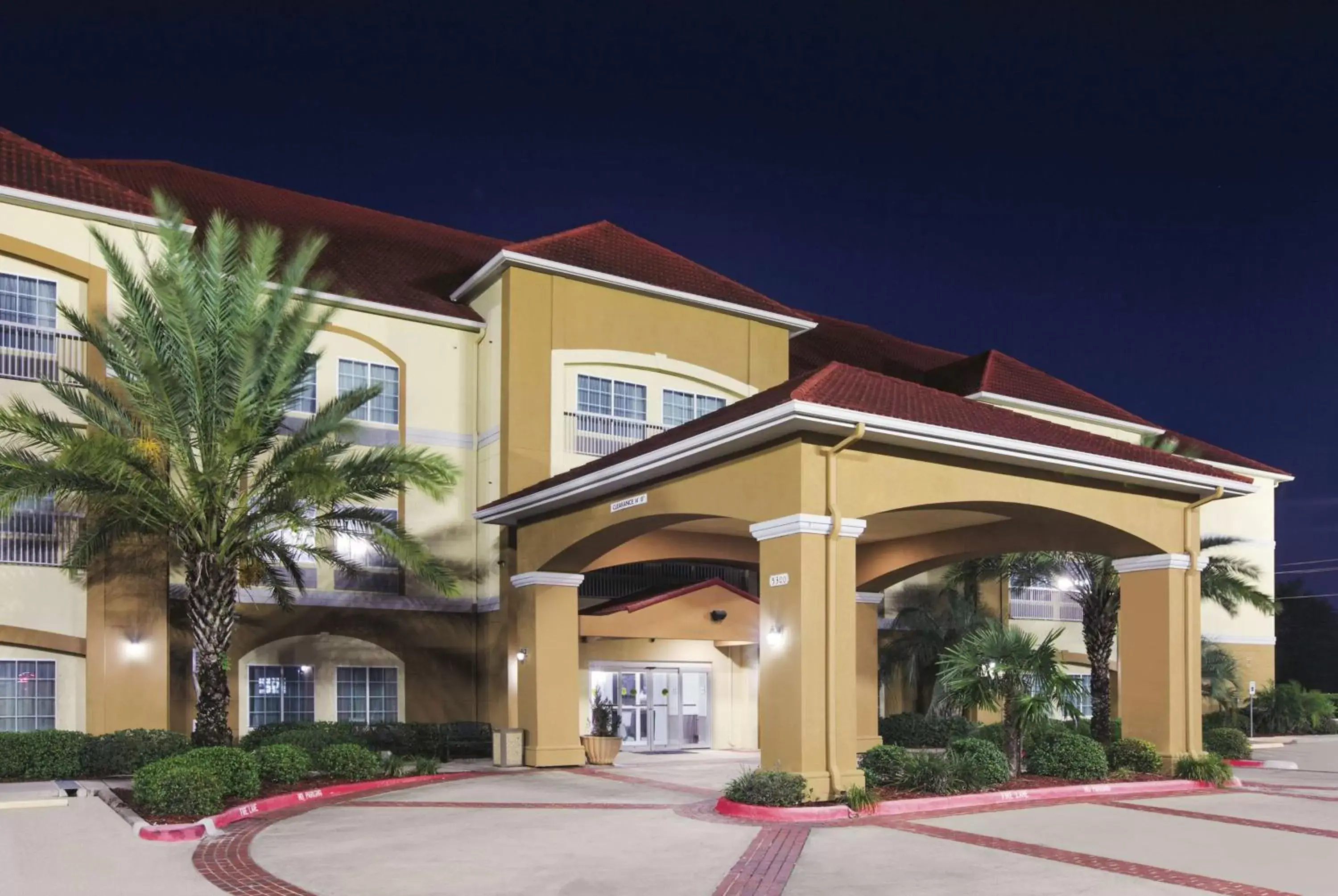 Property building in La Quinta by Wyndham Bay City Property building in La Quinta by Wyndham Bay City