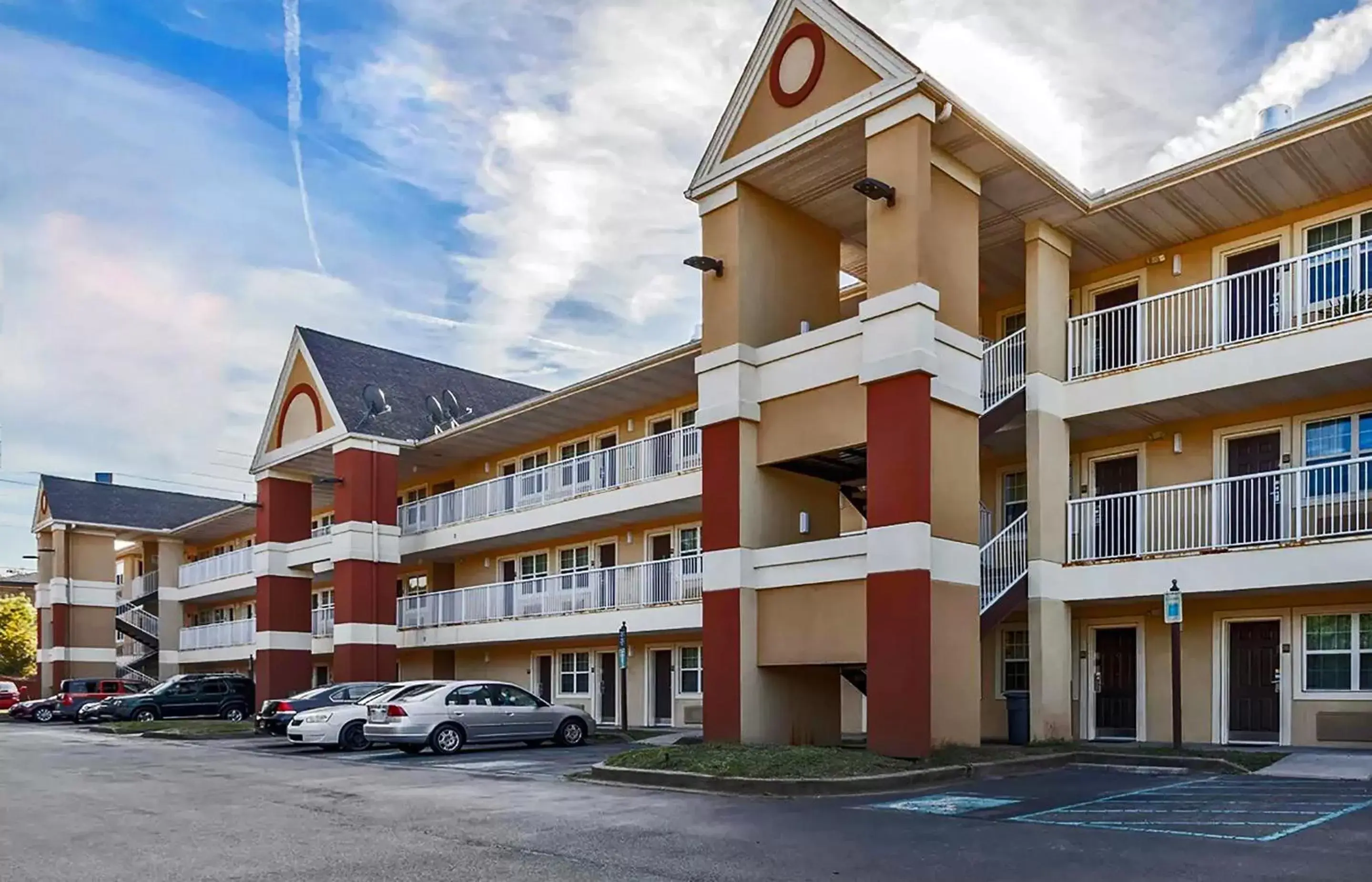 Property Building in MainStay Suites Knoxville - Cedar Bluff