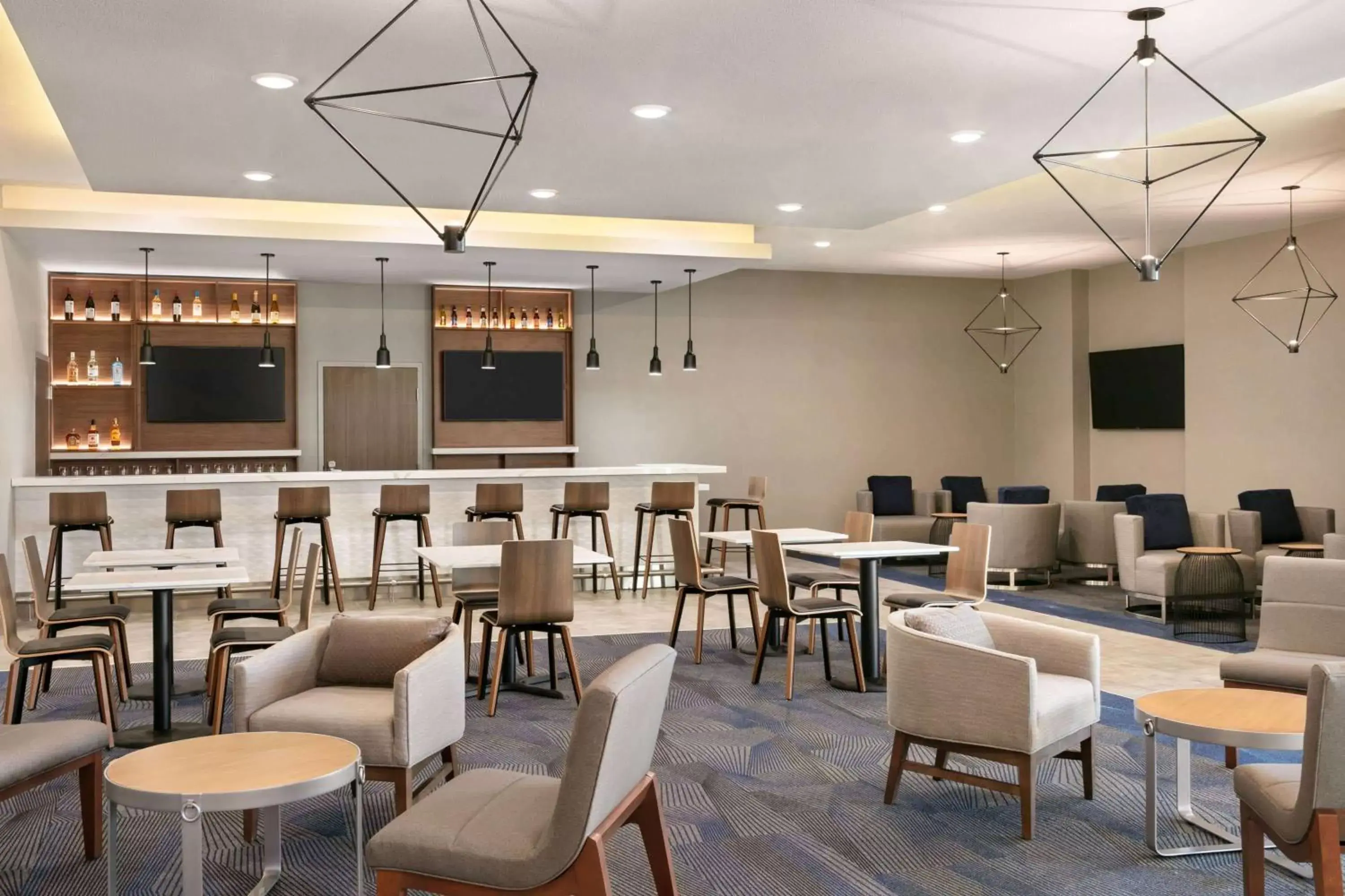 Lounge or bar in La Quinta Inn & Suites by Wyndham College Station North