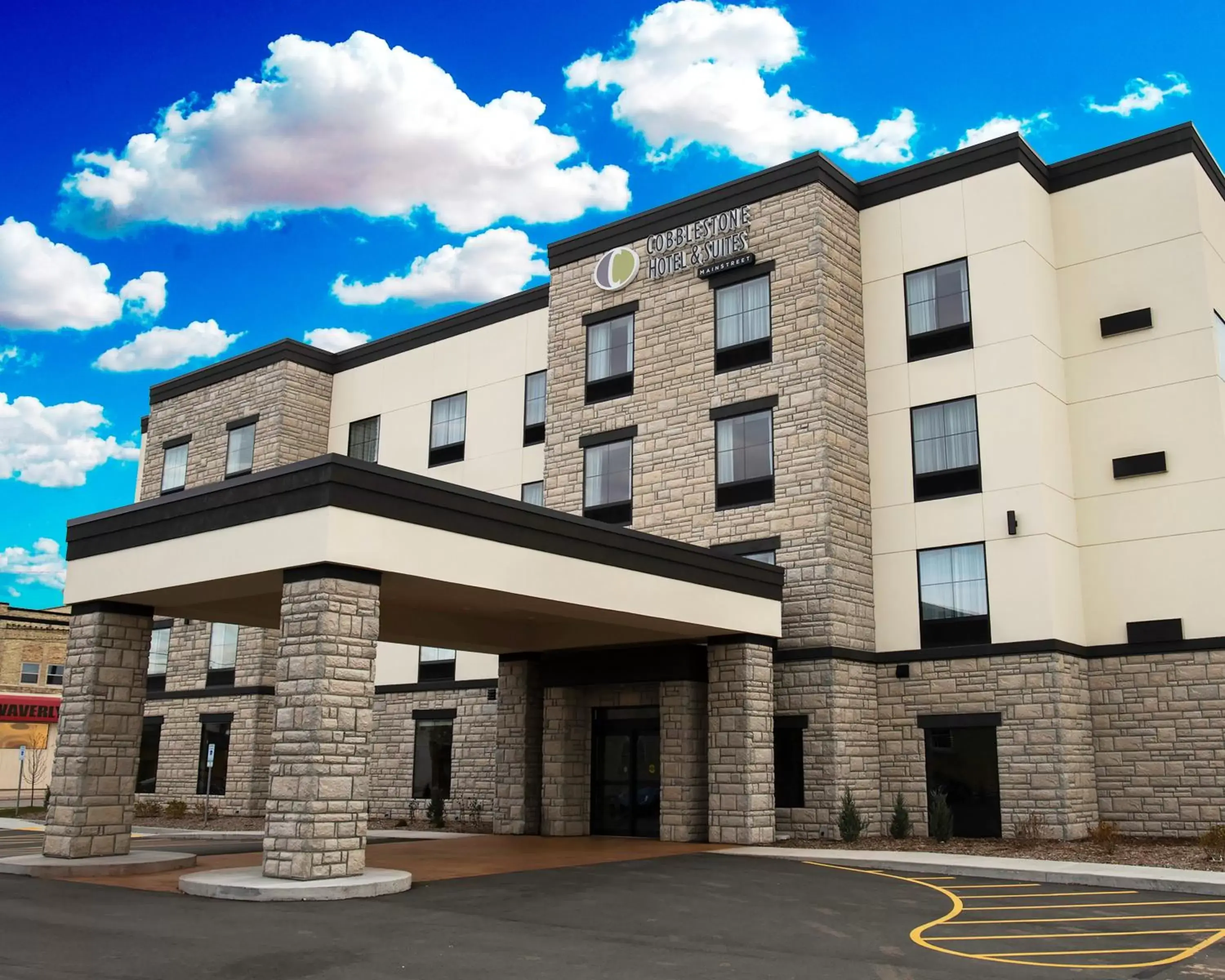 Facade/entrance, Property Building in Cobblestone Hotel & Suites - Two Rivers