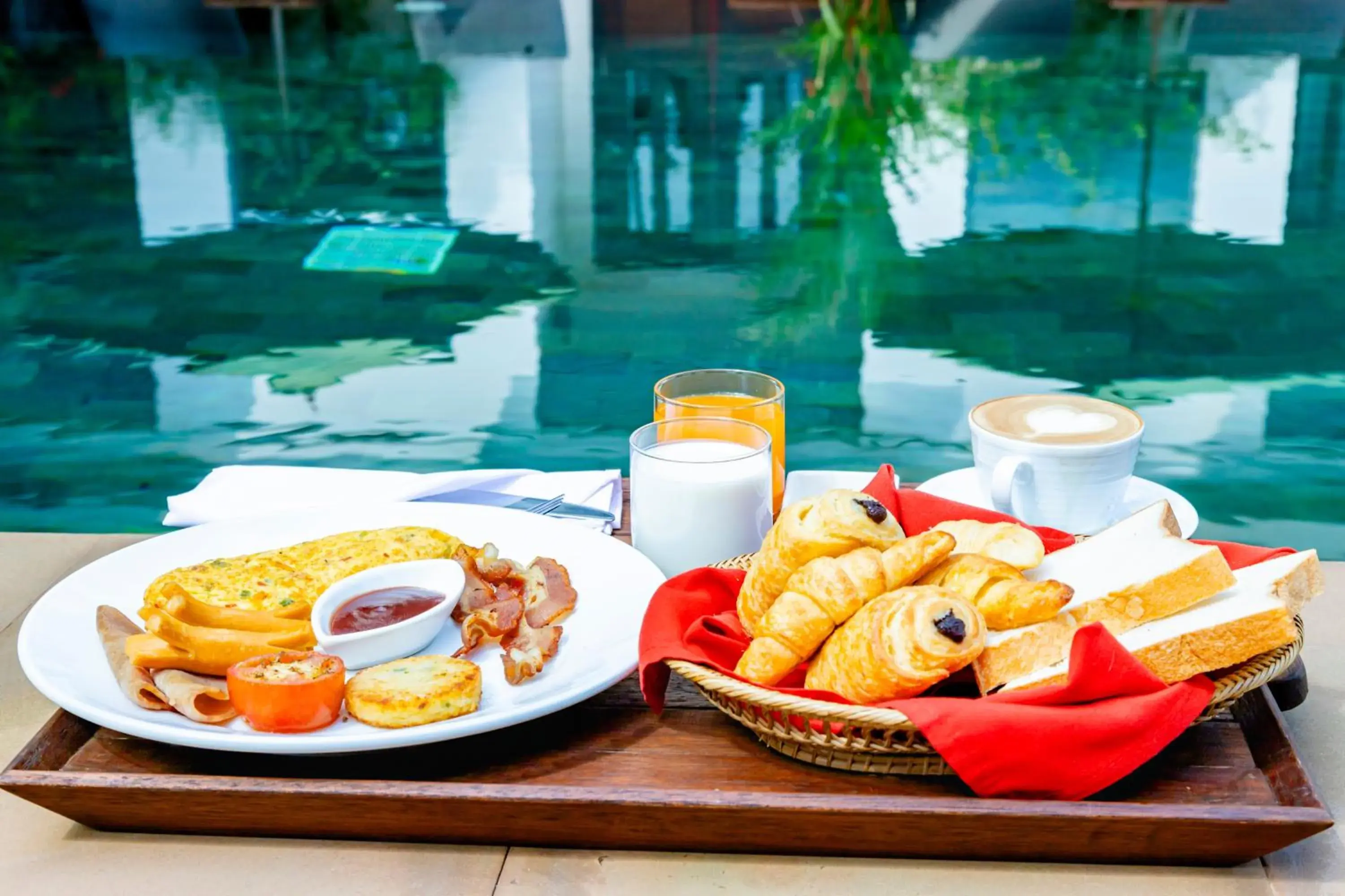 Breakfast in Green Amazon Residence Hotel