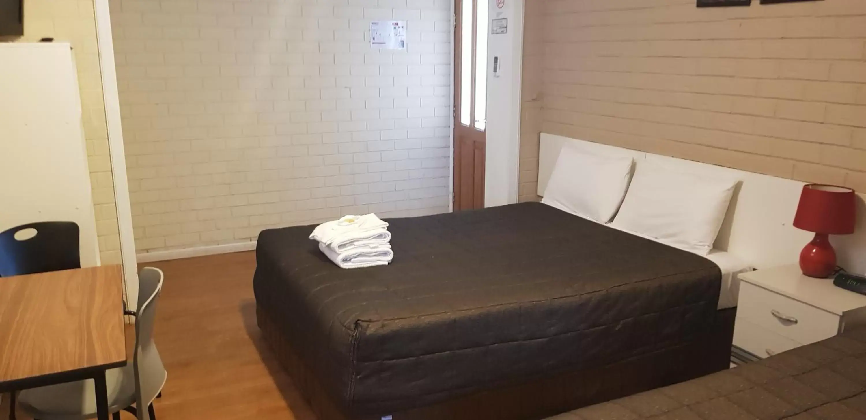 Bed in Bondi Motel