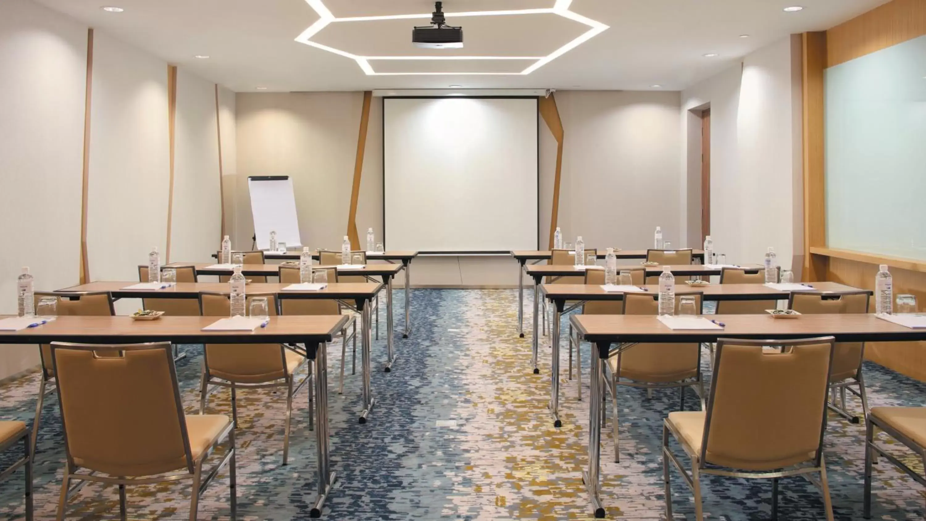 Meeting/conference room in Holiday Inn Express Baruna, an IHG Hotel