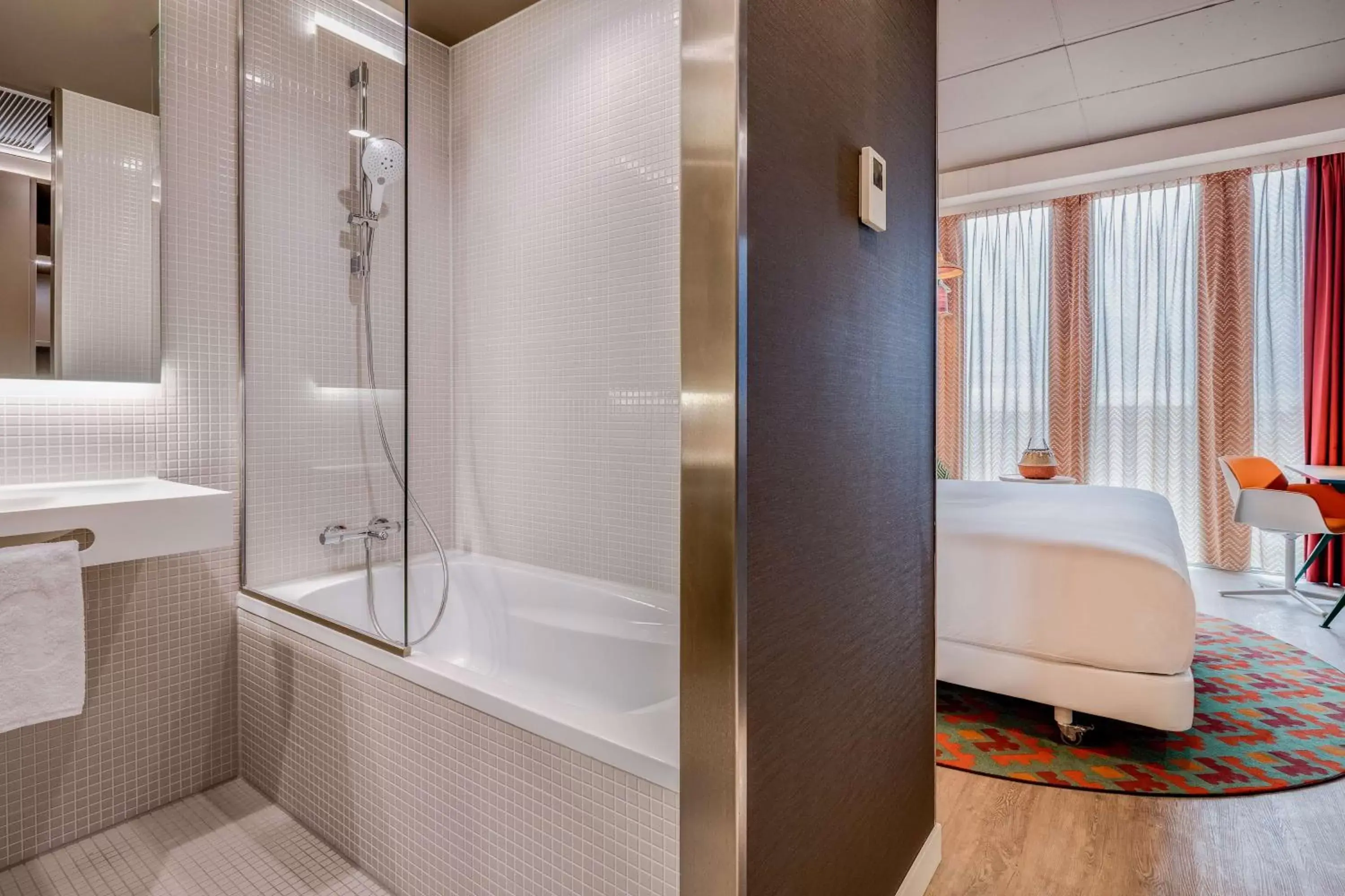 Bedroom, Bathroom in nhow Amsterdam Rai