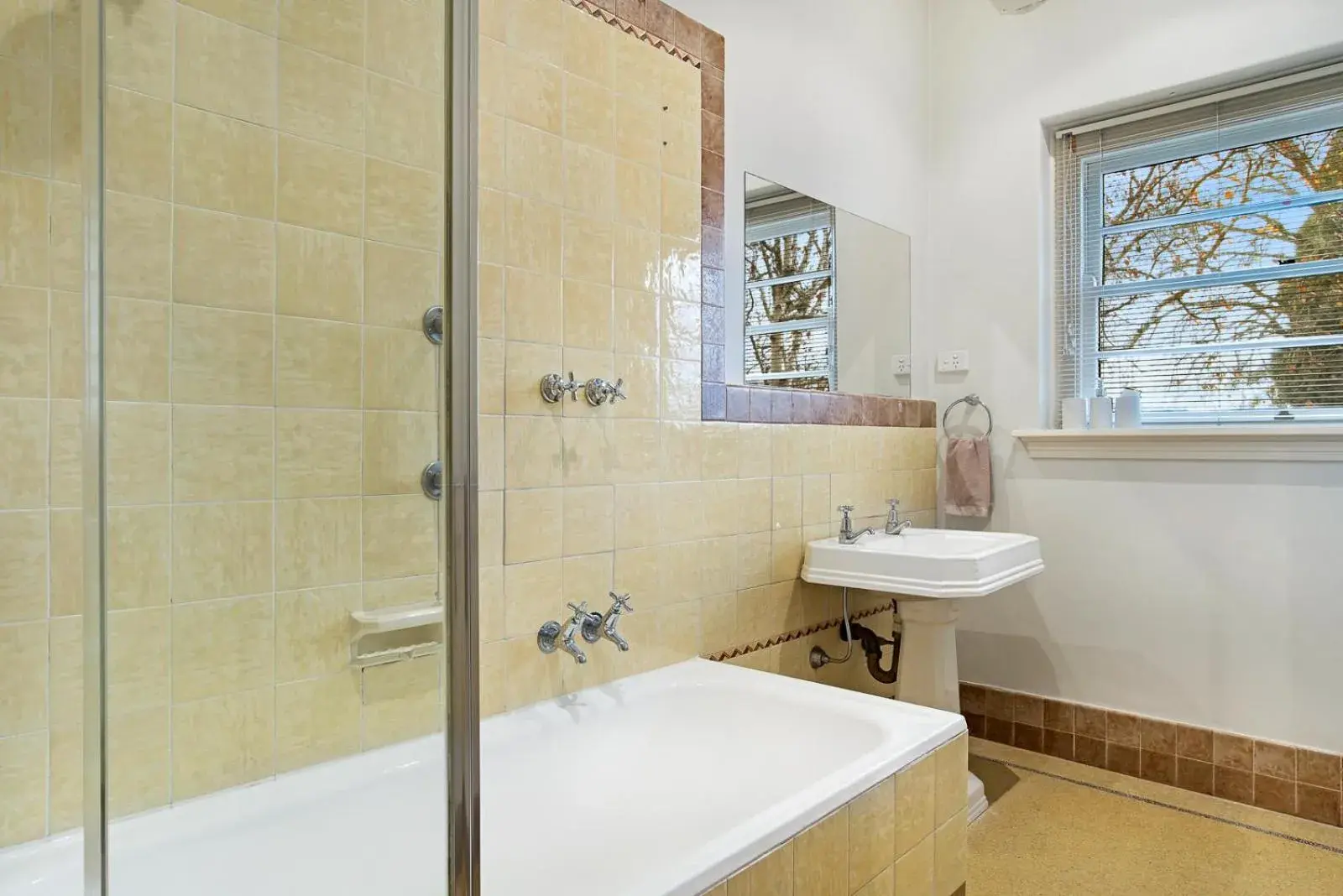 Bathroom in Captains Retreat Apartments and Cottages