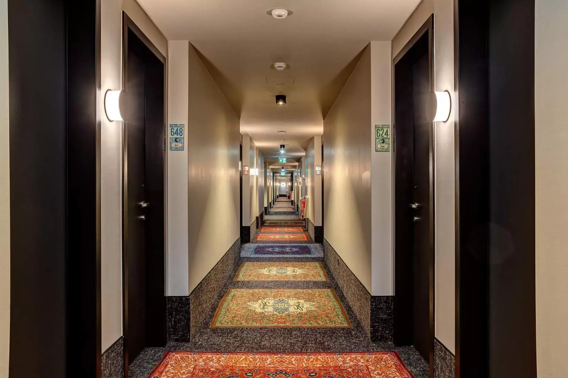 Superior Double or Twin Room in Schulz Hotel Berlin Wall at the East Side Gallery Superior Double or Twin Room in Schulz Hotel Berlin Wall at the East Side Gallery