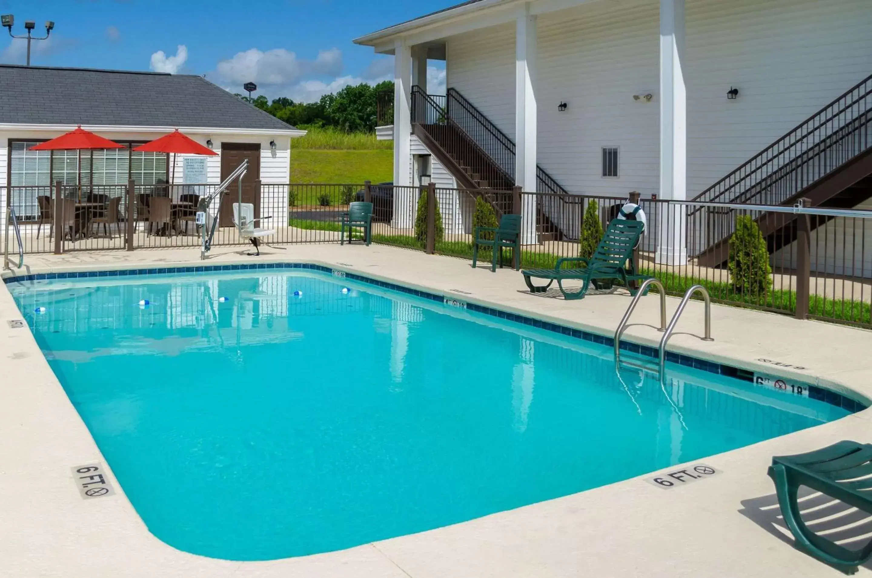 On site, Swimming Pool in Quality Inn Vicksburg