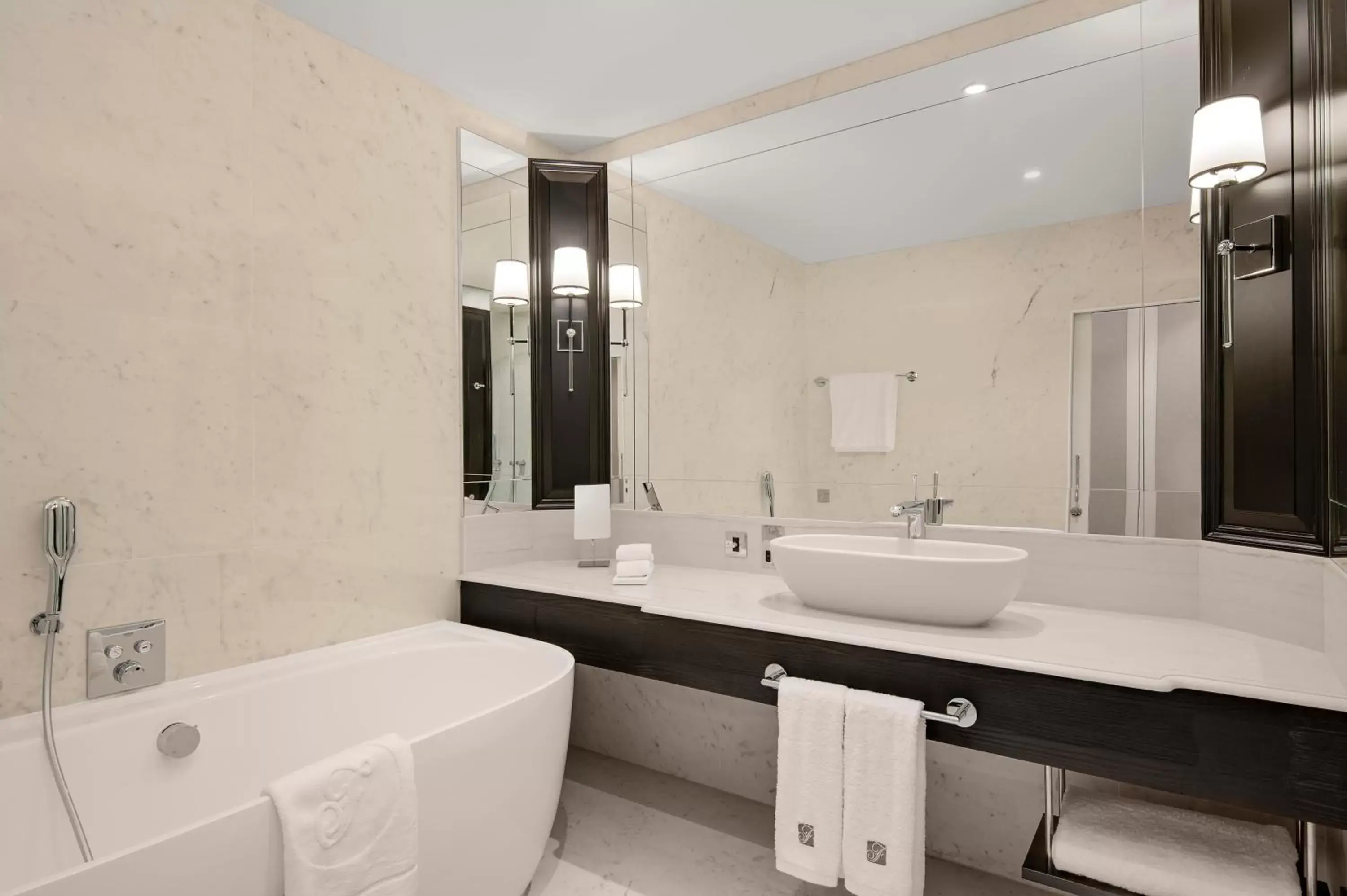 Bathroom in Fairmont Windsor Park