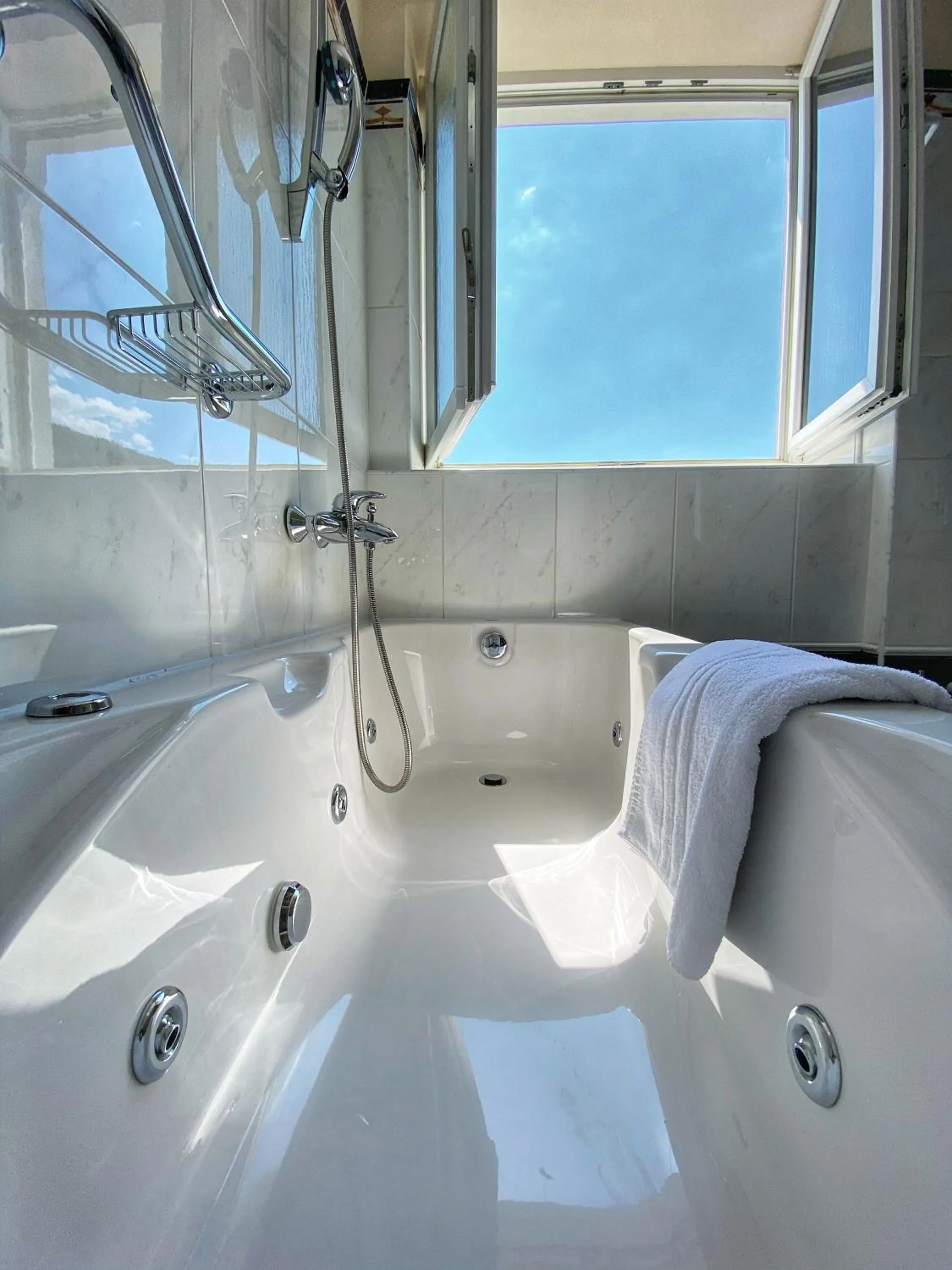 Bathroom in Hotel Savoy