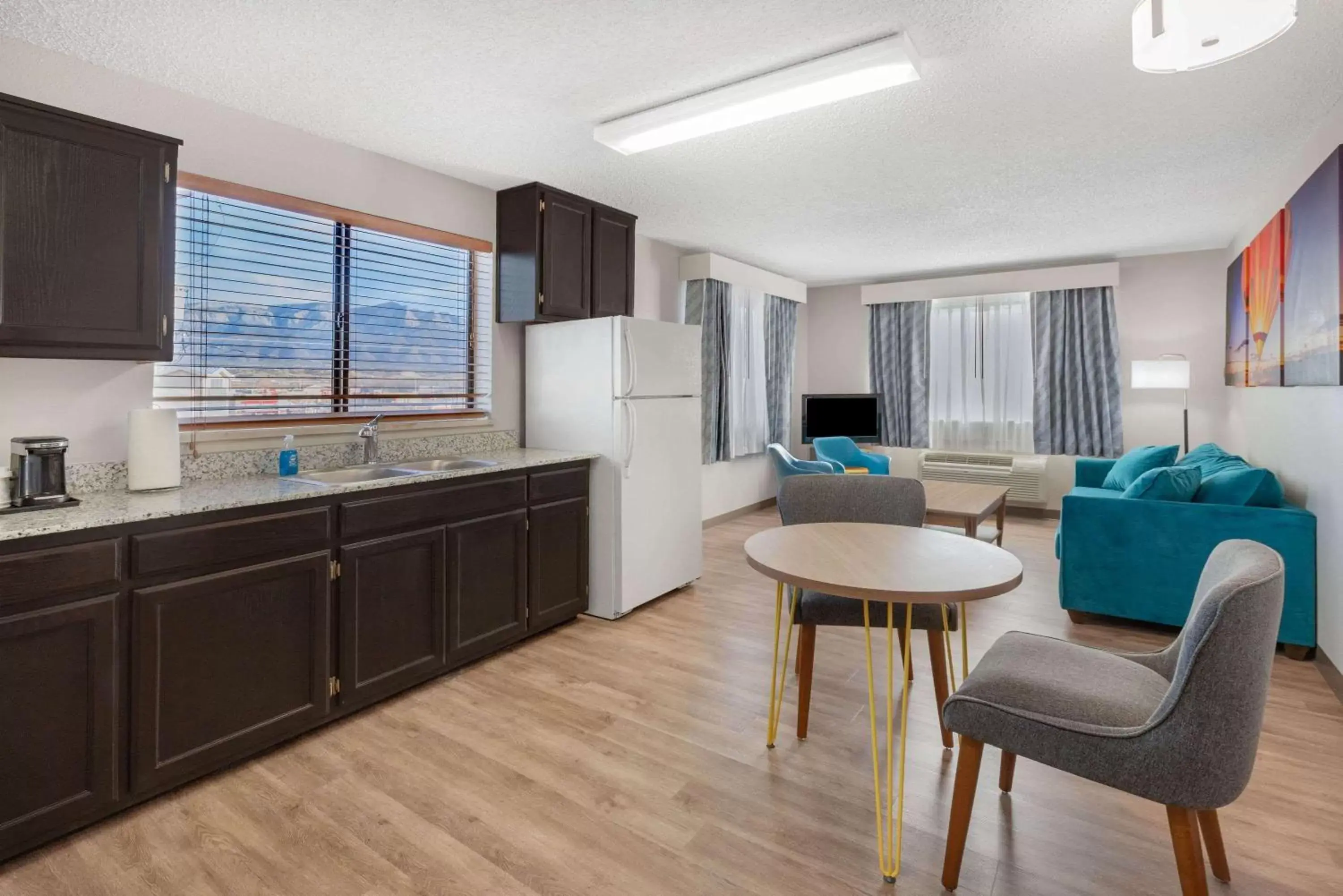 Photo of the whole room, Kitchen/Kitchenette in Days Inn by Wyndham Bernalillo