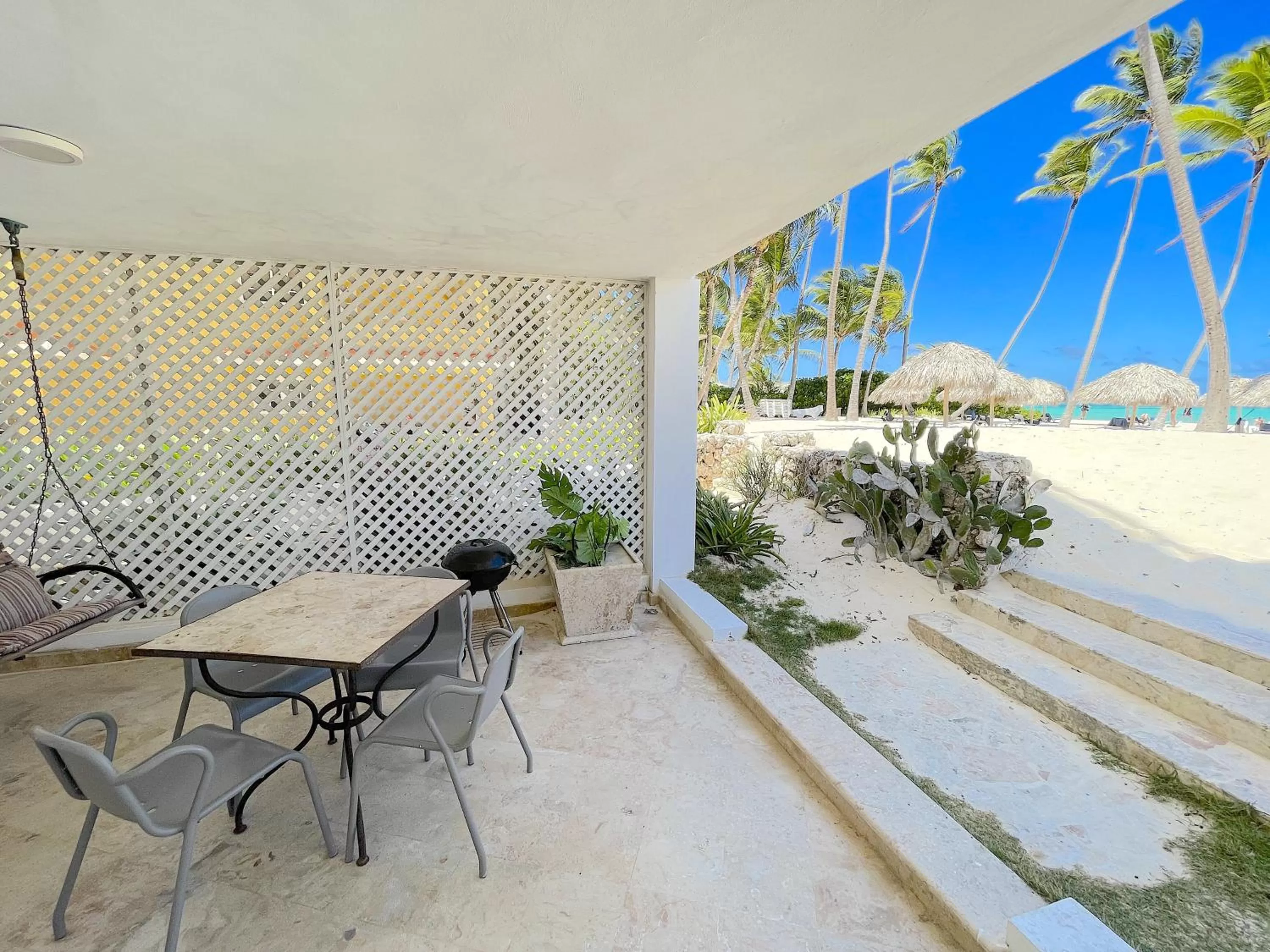 Patio in BEACH Condo-HOTEL with VILLAS & PRIVATE Apartments WIFI BBQ Beach CLUB & SPA
