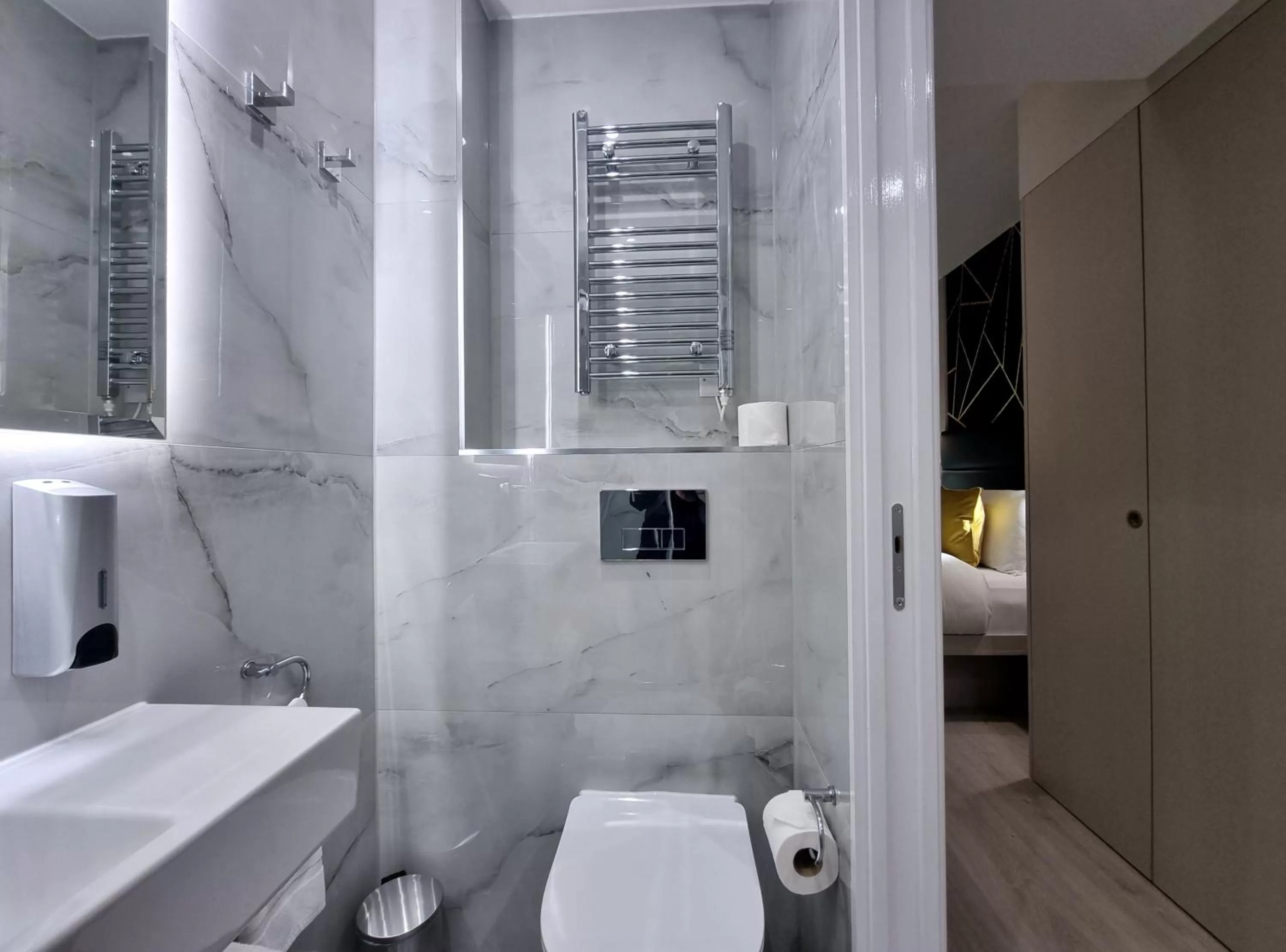 Bathroom in NOX Kensington Gardens