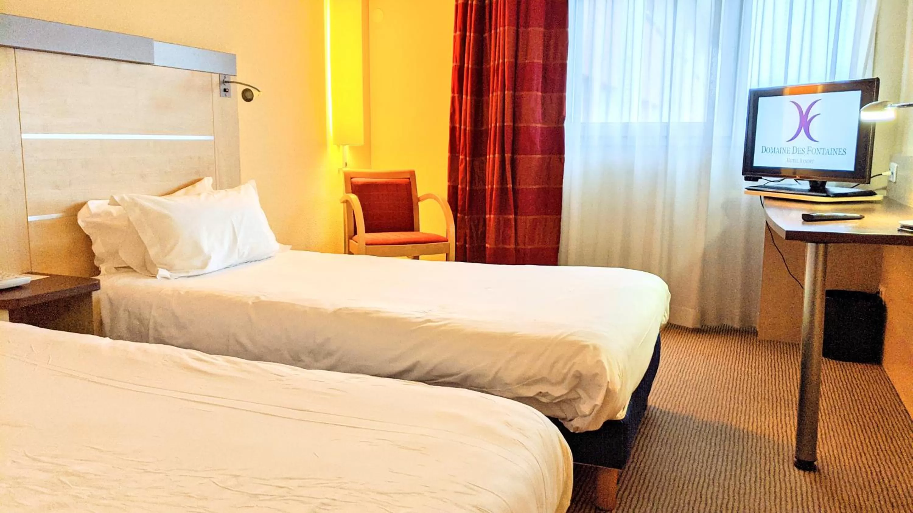 Bed in HDB Hôtel De Bernin - ex Domaine des Fontaines