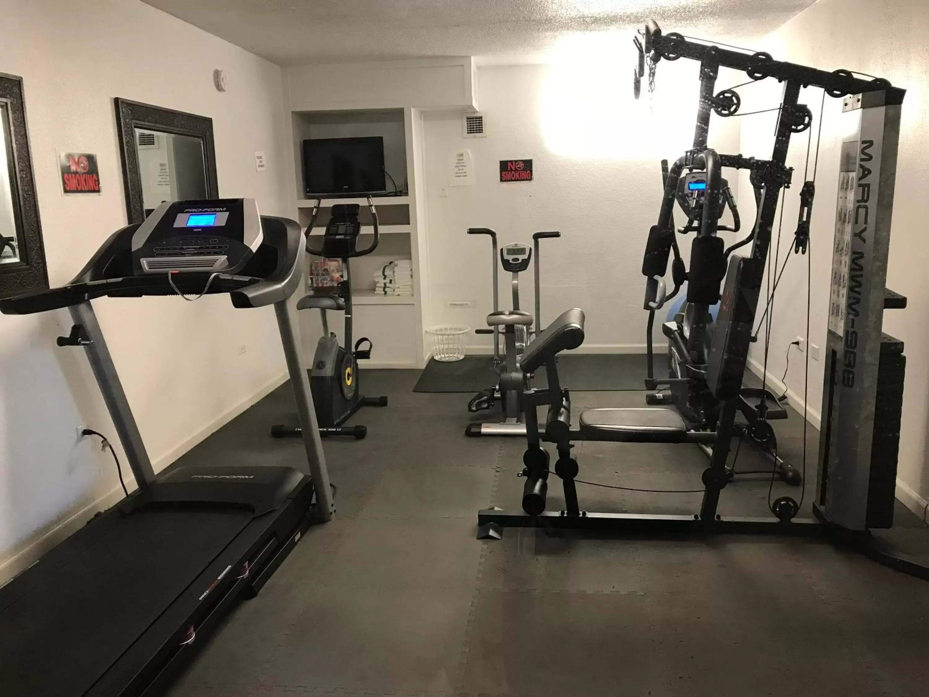 Fitness centre/facilities, Fitness Center/Facilities in Carmel Inn and Suites Thibodaux