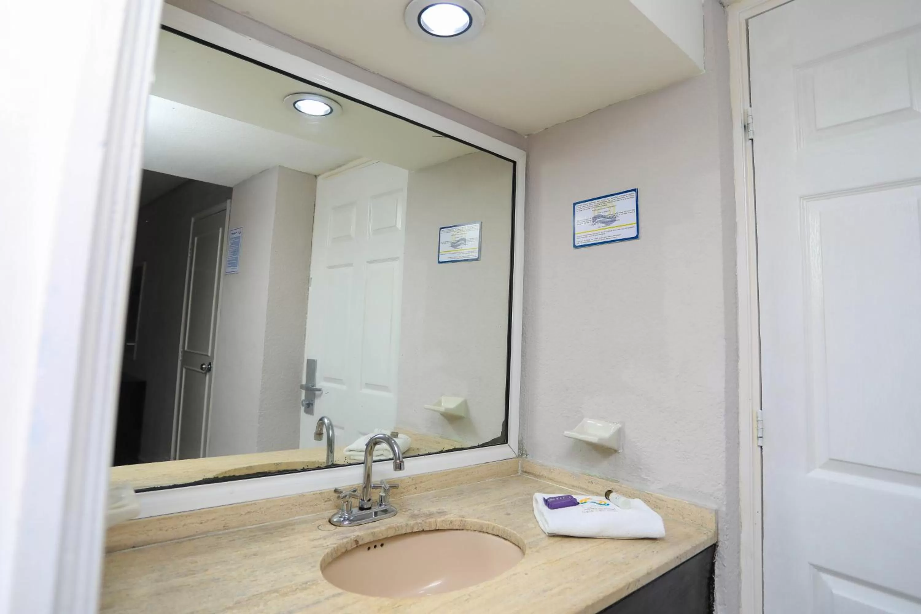 Bathroom in Hotel Caribe Internacional Cancun